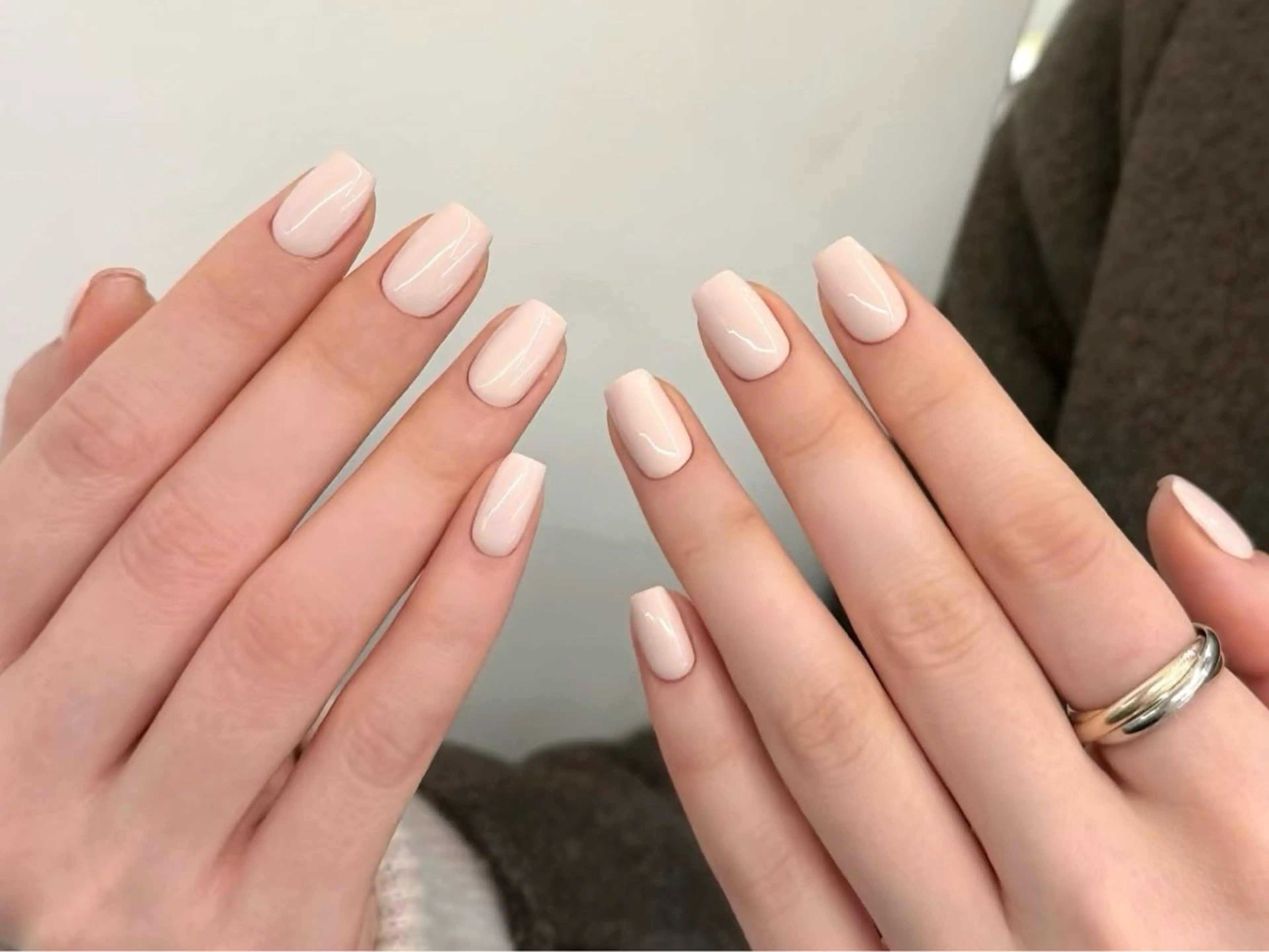 💅【再来　土日祝日の方】美フォルム込み　ハンドワンカラー，ラメグラ、400色以上から選べます❣️の写真