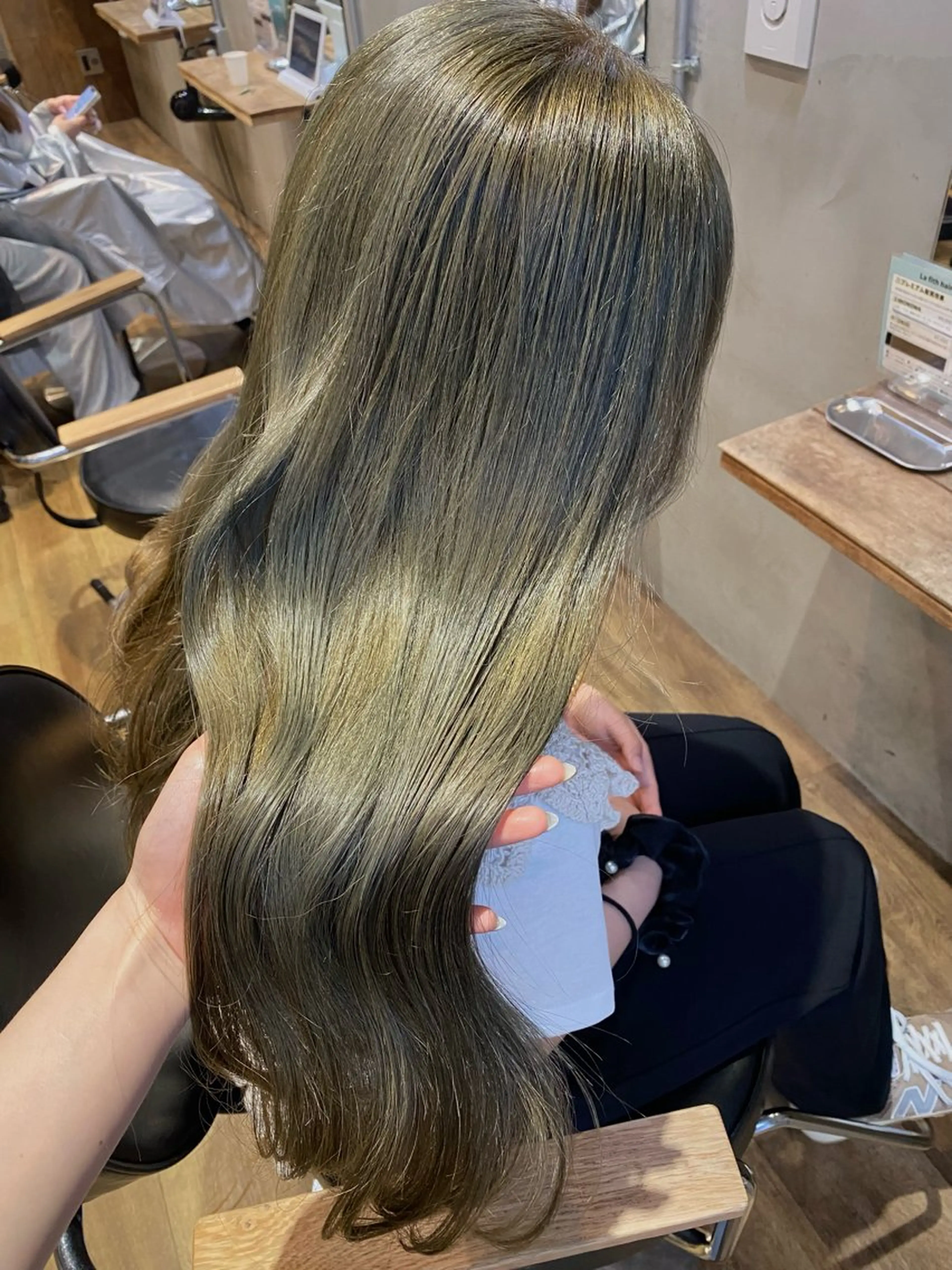 ロング ヘアカラー 井上 麻帆のヘアスタイル