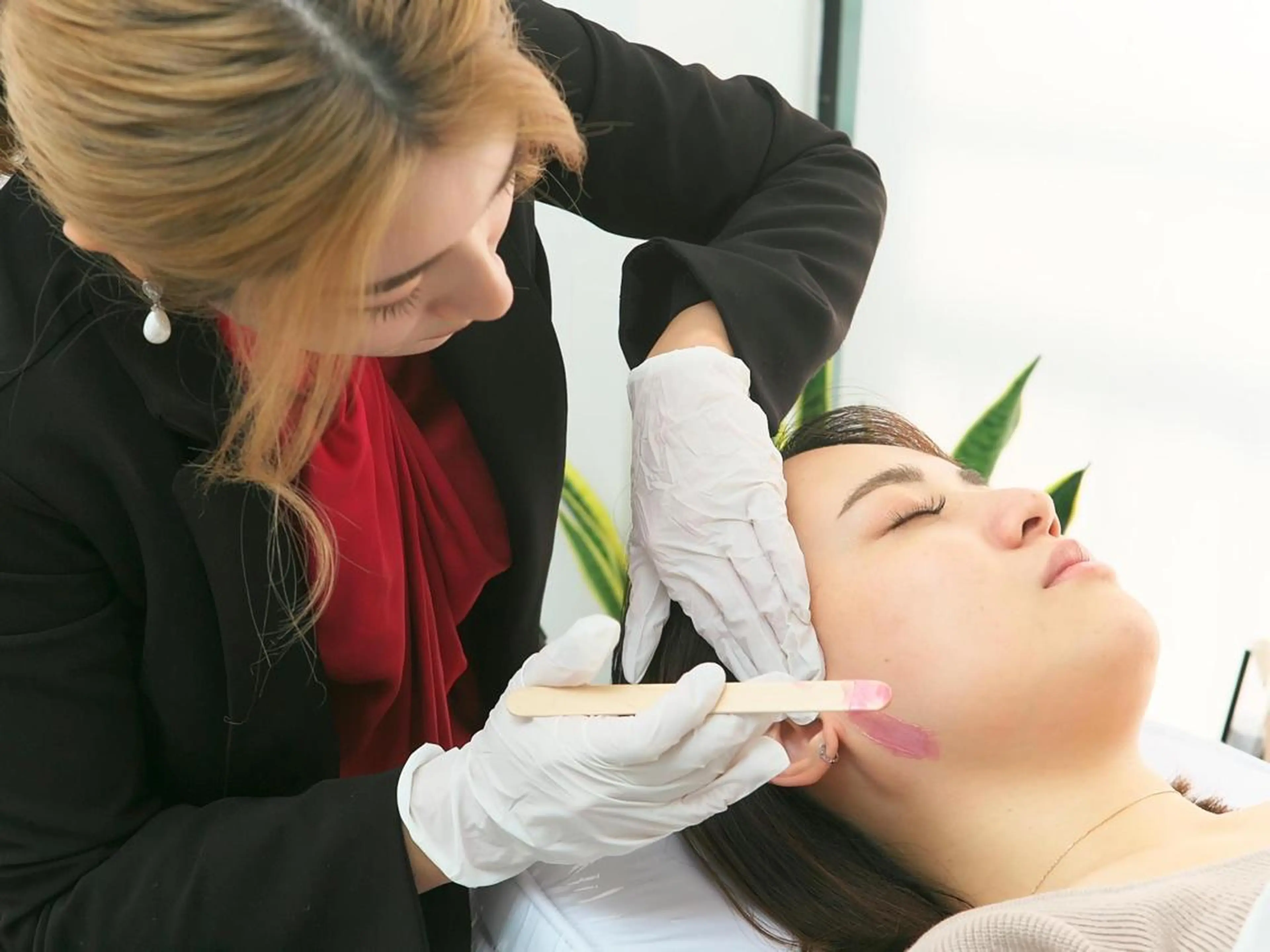 【産毛除去で艶肌に】フェイシャルワックス脱毛の写真