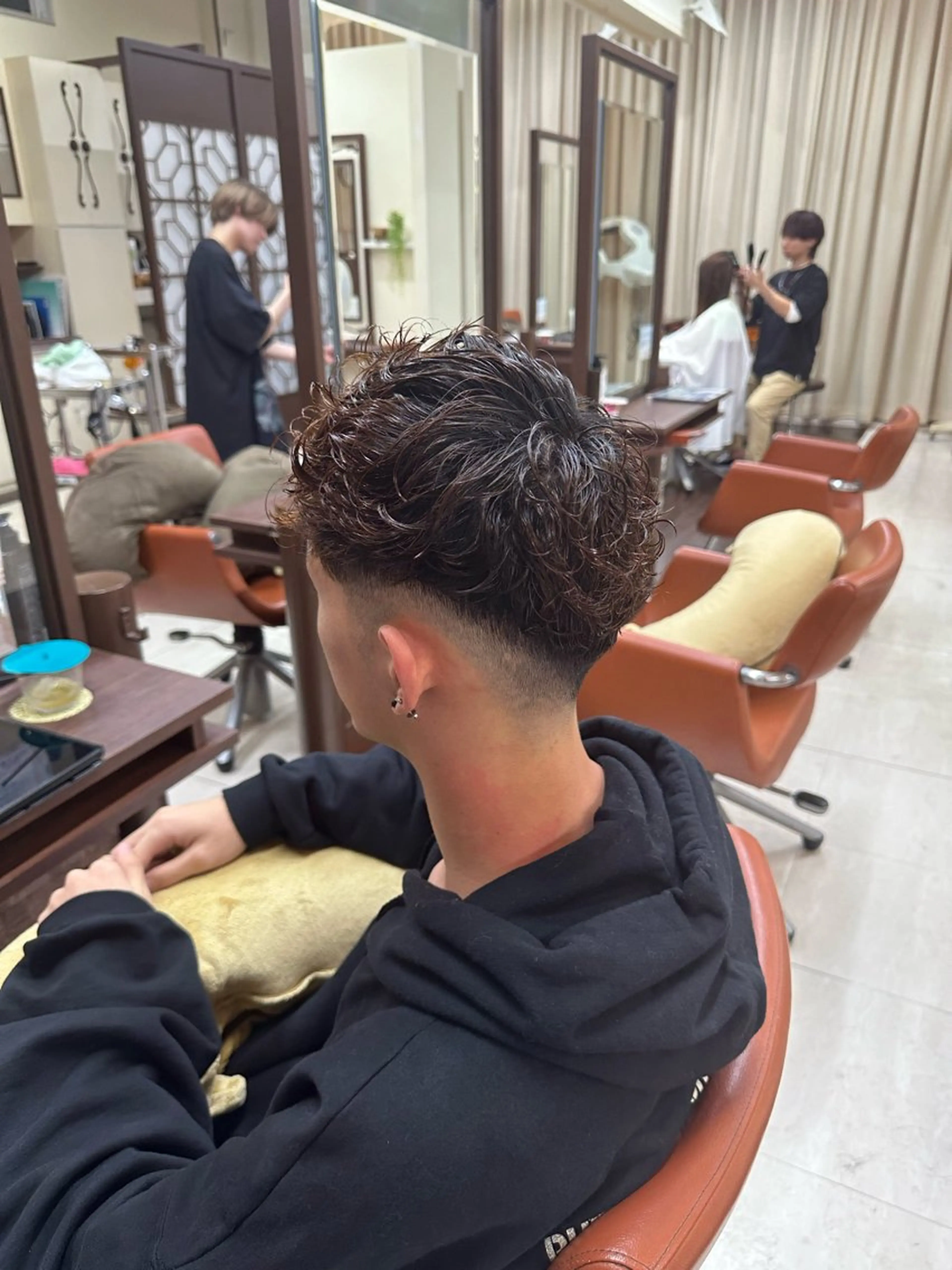 ショート カラー パーマ メンズ フェードカット スペインカール カット パーマ 毎月230人担当/ メンズヘア/清和武虎のヘアスタイル