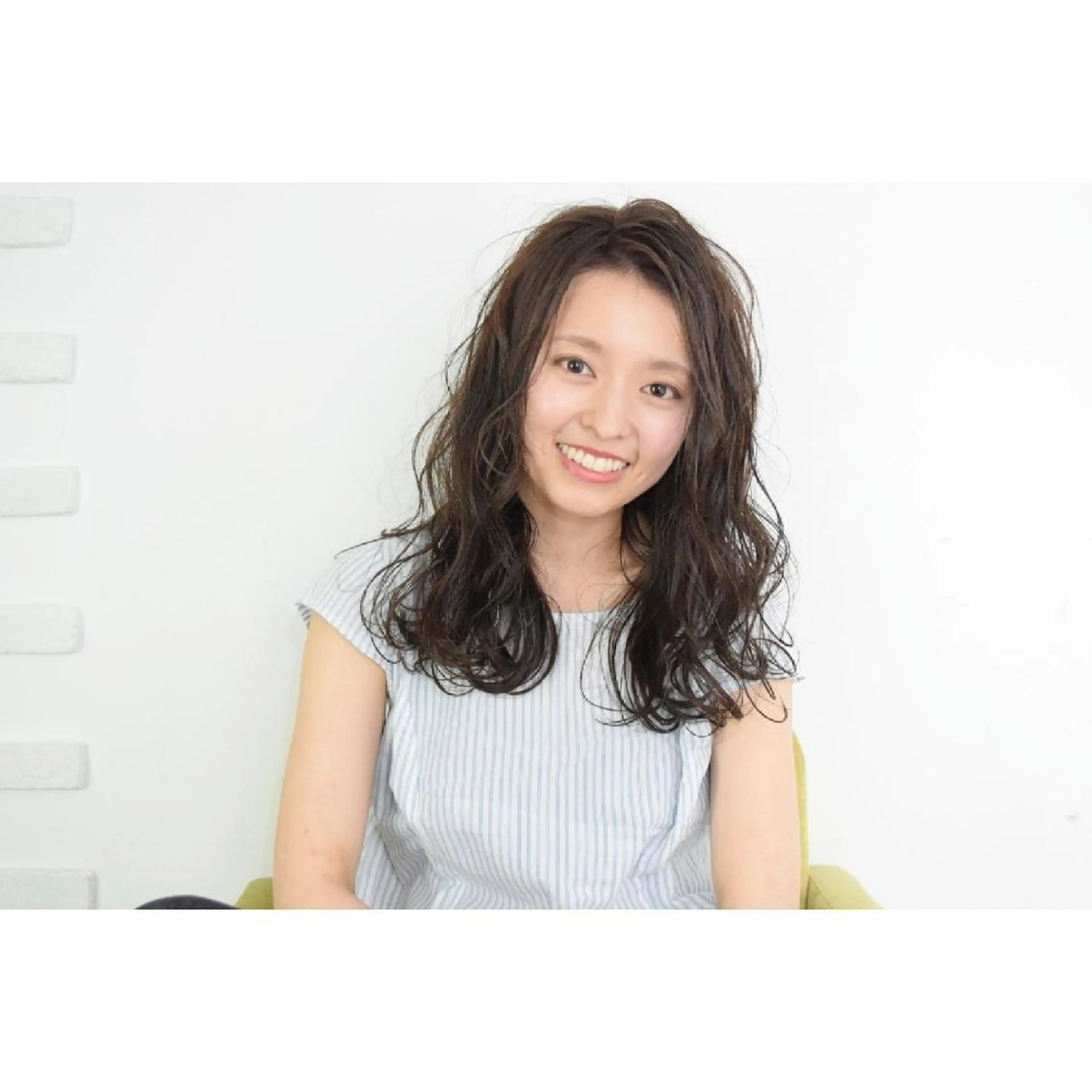 セミロング パーマ カラー みなみ ゆうすけのヘアスタイル