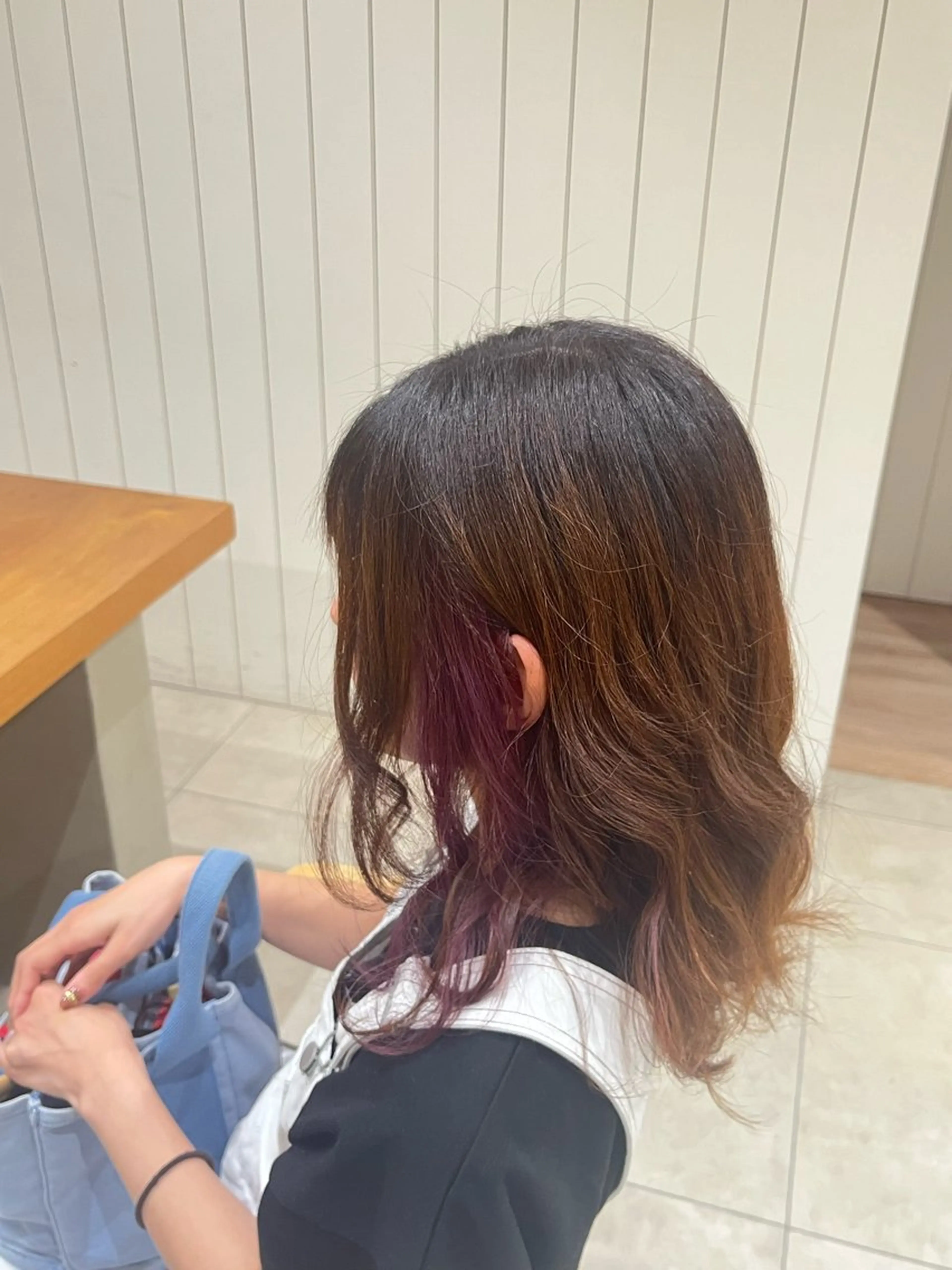 カラー イヤリングカラー 坂口 友莉香のヘアスタイル