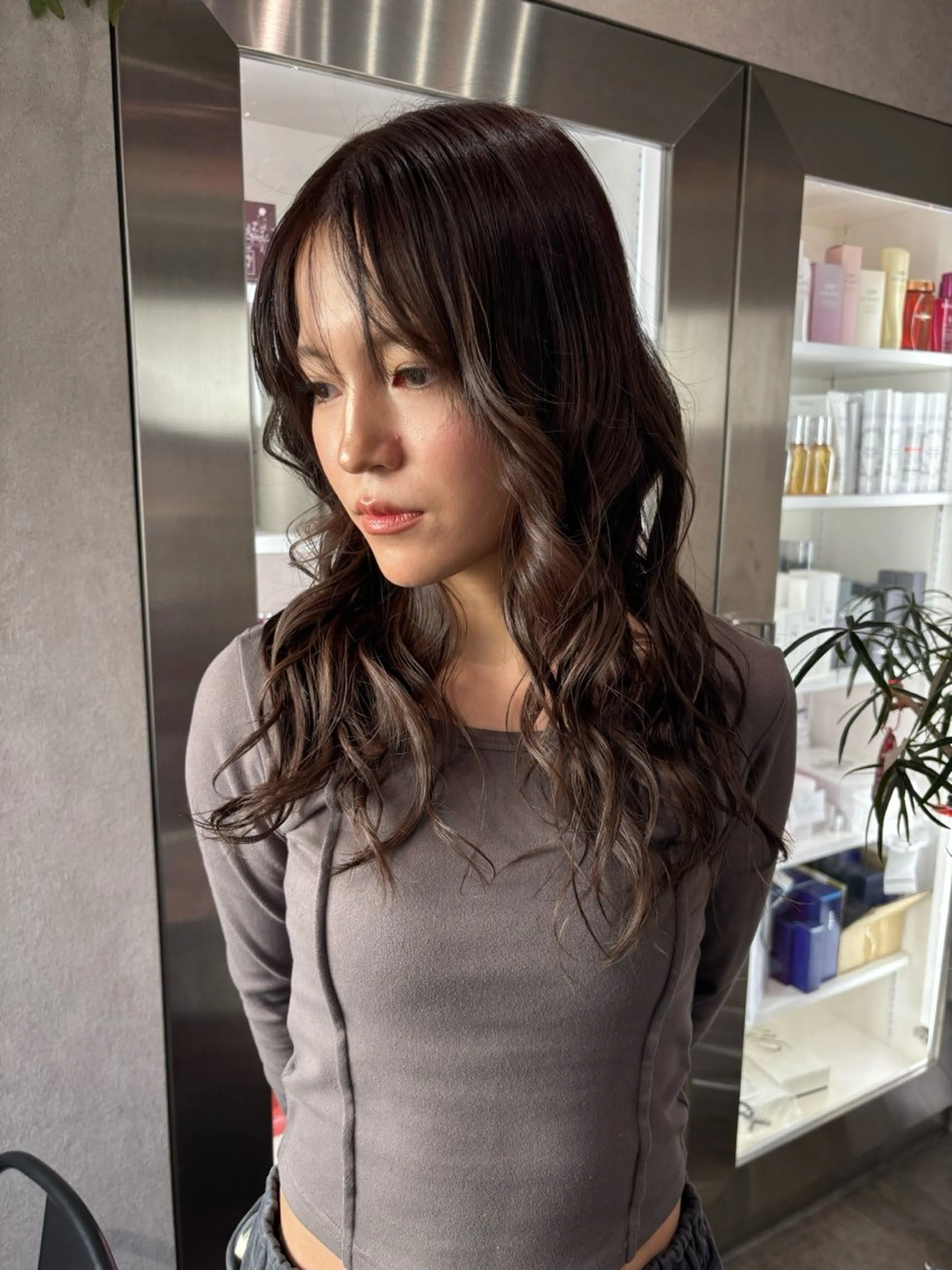 ロング カラー ヘアアレンジ 切りっぱなしボブ ブリーチ ダブルカラー イヤリングカラー ハイライトカラー ヘアカラー iona/ハイトーン /ネイルのネイルデザイン