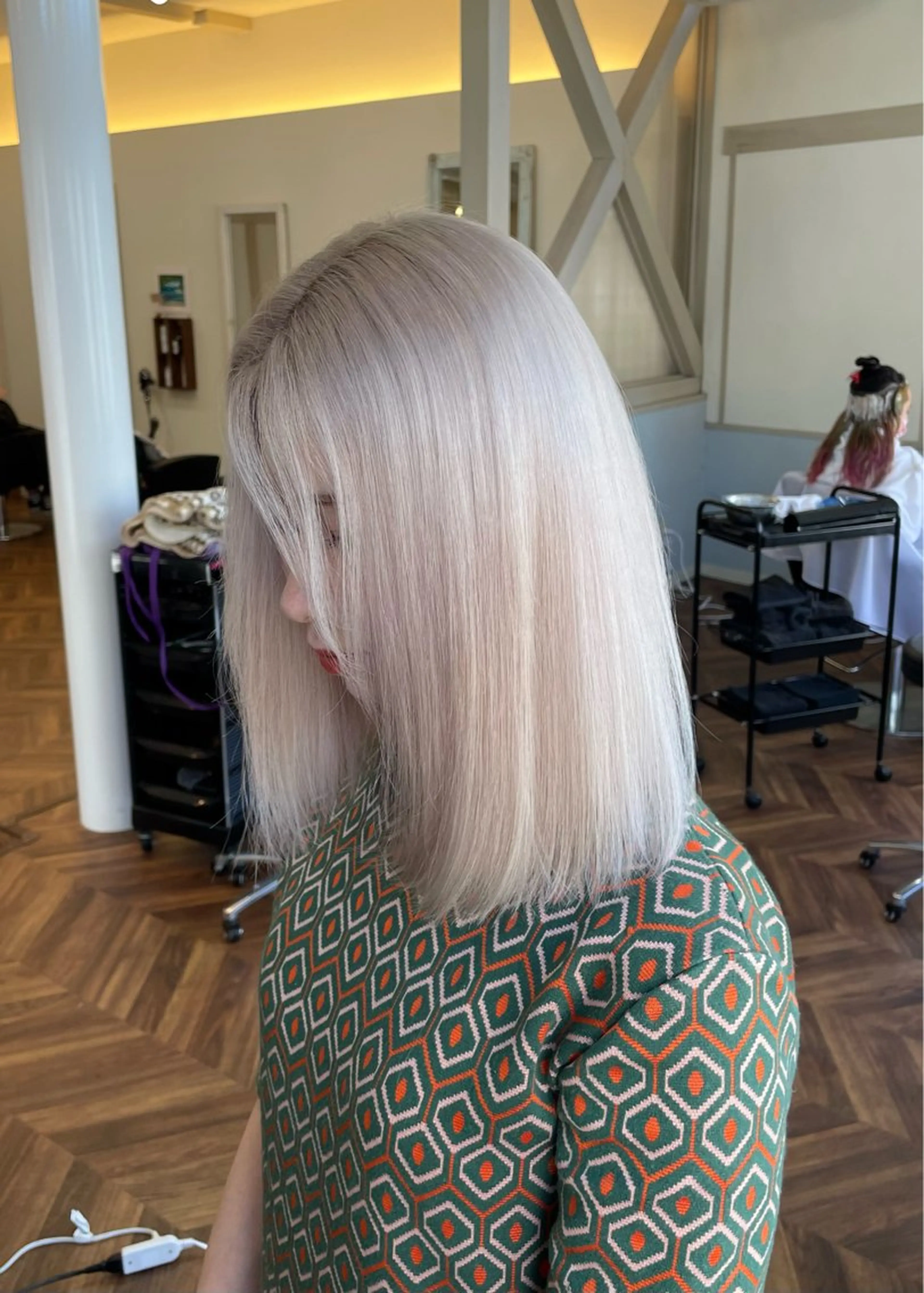 ミディアム moe🥣レイヤー カット/透明感カラーのヘアスタイル