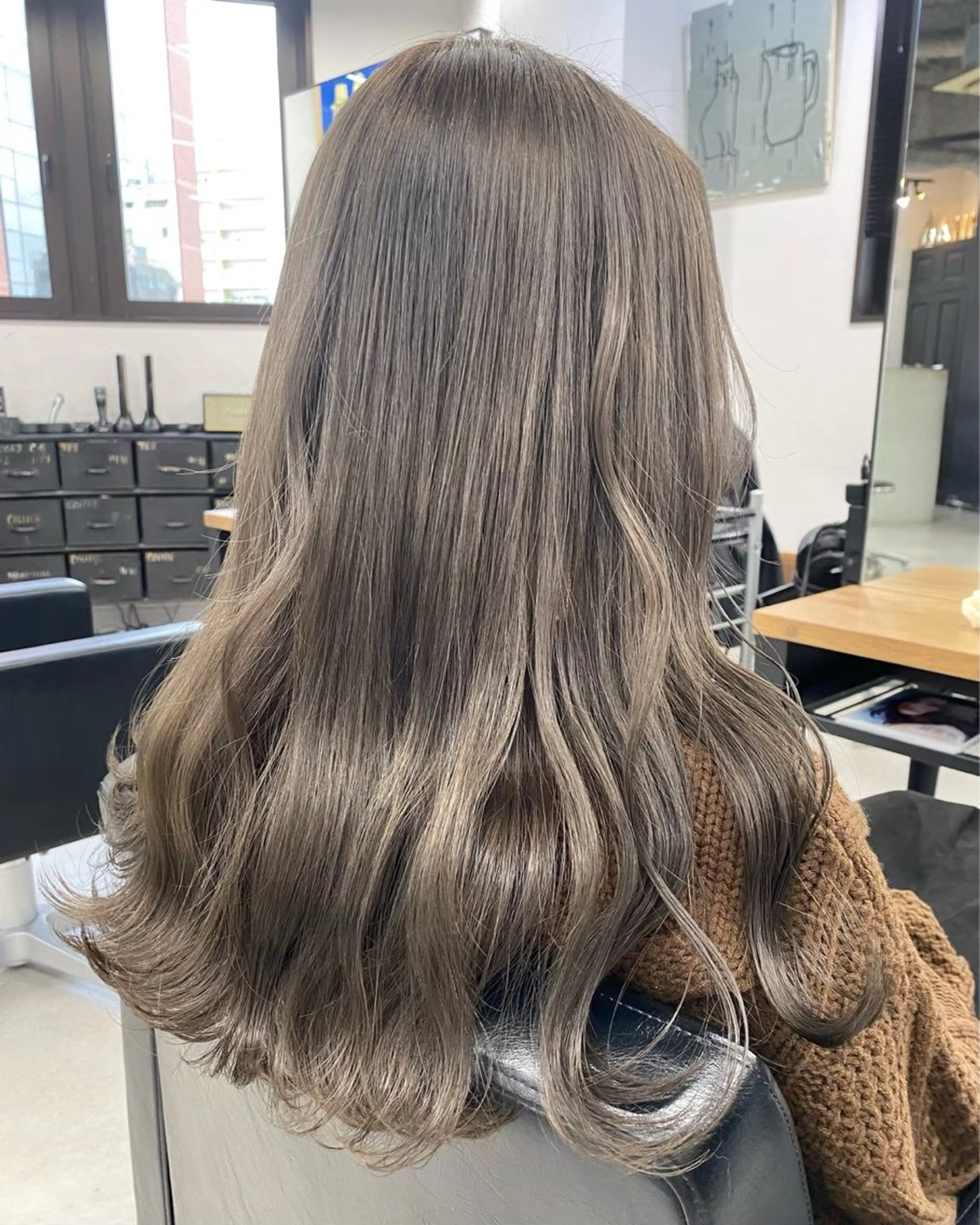 セミロング カラー グレージュ カット ヘアカラー トリートメント ブリーチダブルカラー 【koide】のヘアスタイル