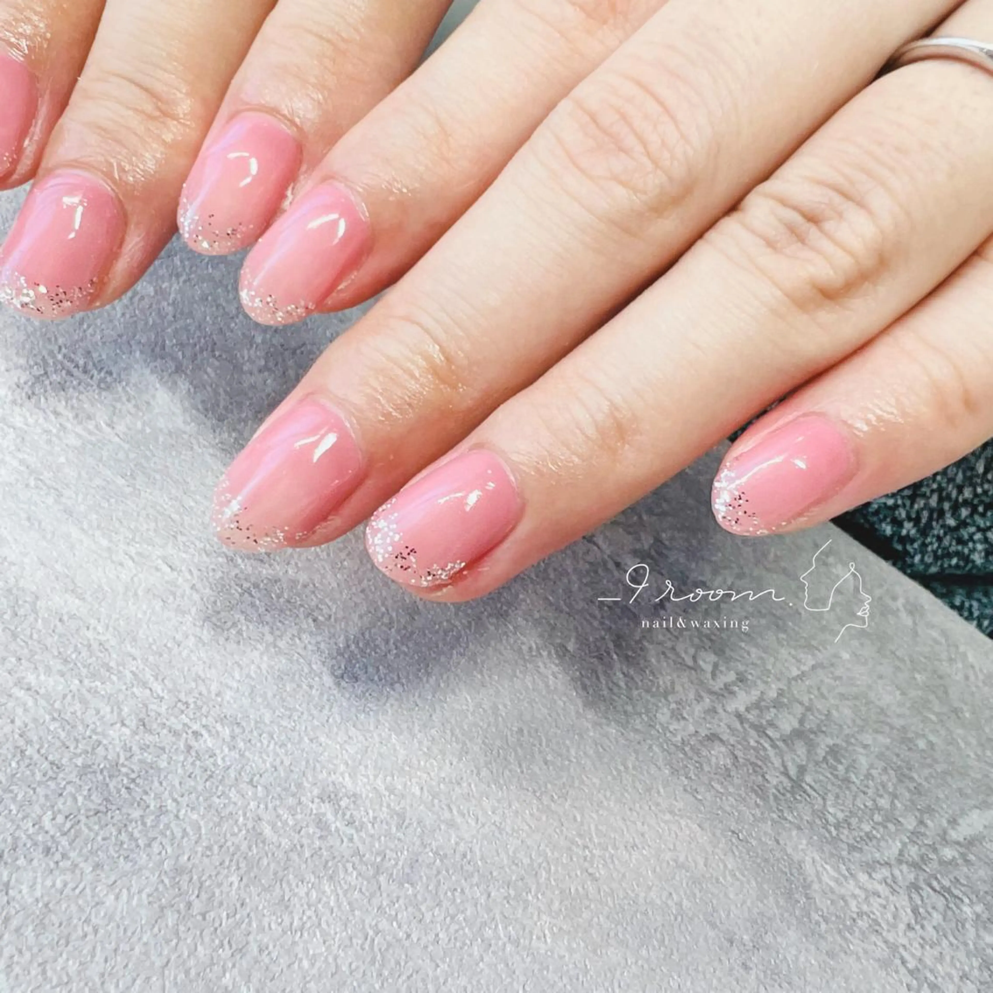 ネイル フレンチネイル ラメ(グリッター) ピンク シンプルネイル _9 room. Yoshimiのネイルデザイン
