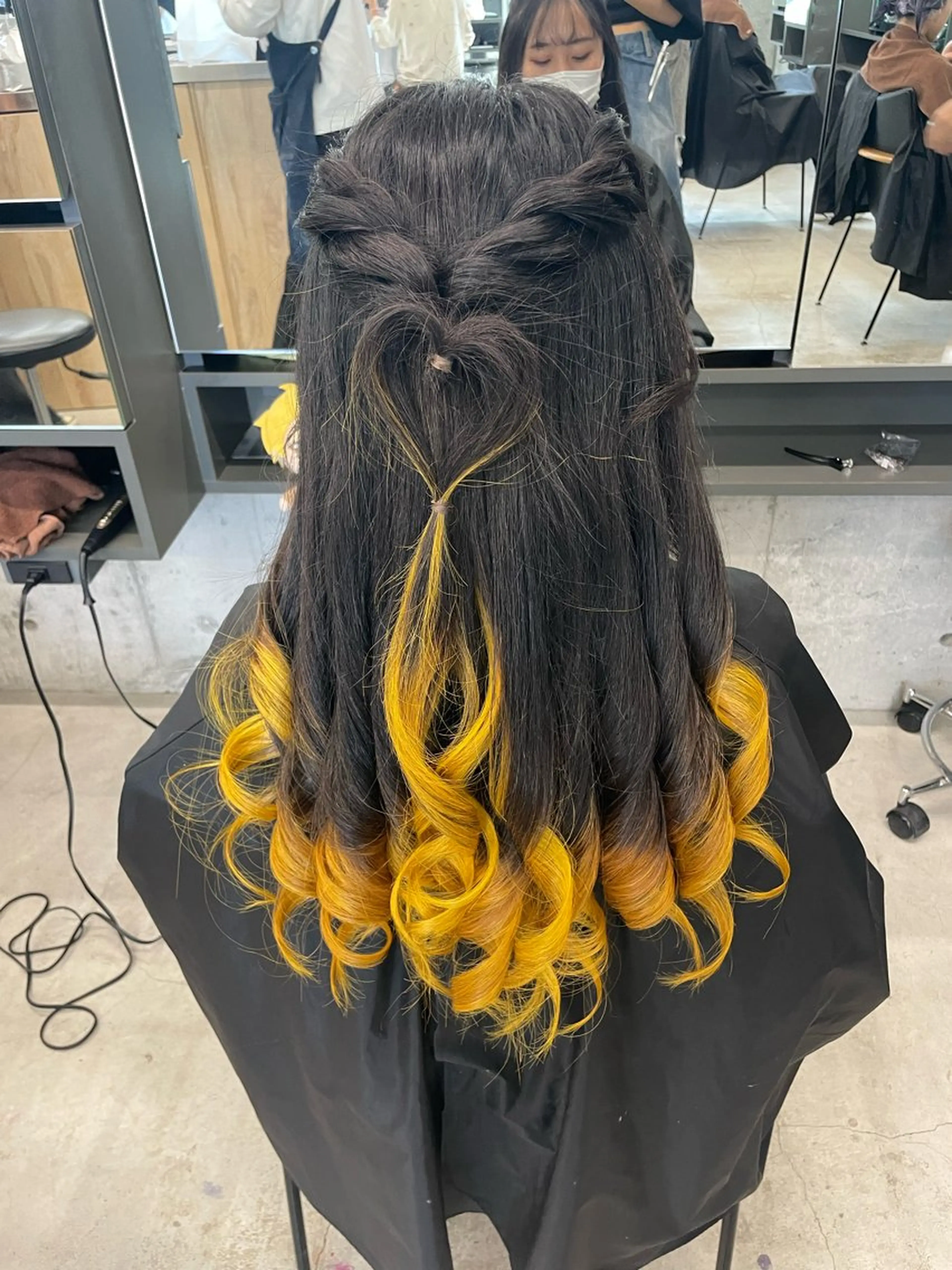 ミディアム カラー インナーカラー 推し ブリーチ  髪質改善のヘアスタイル