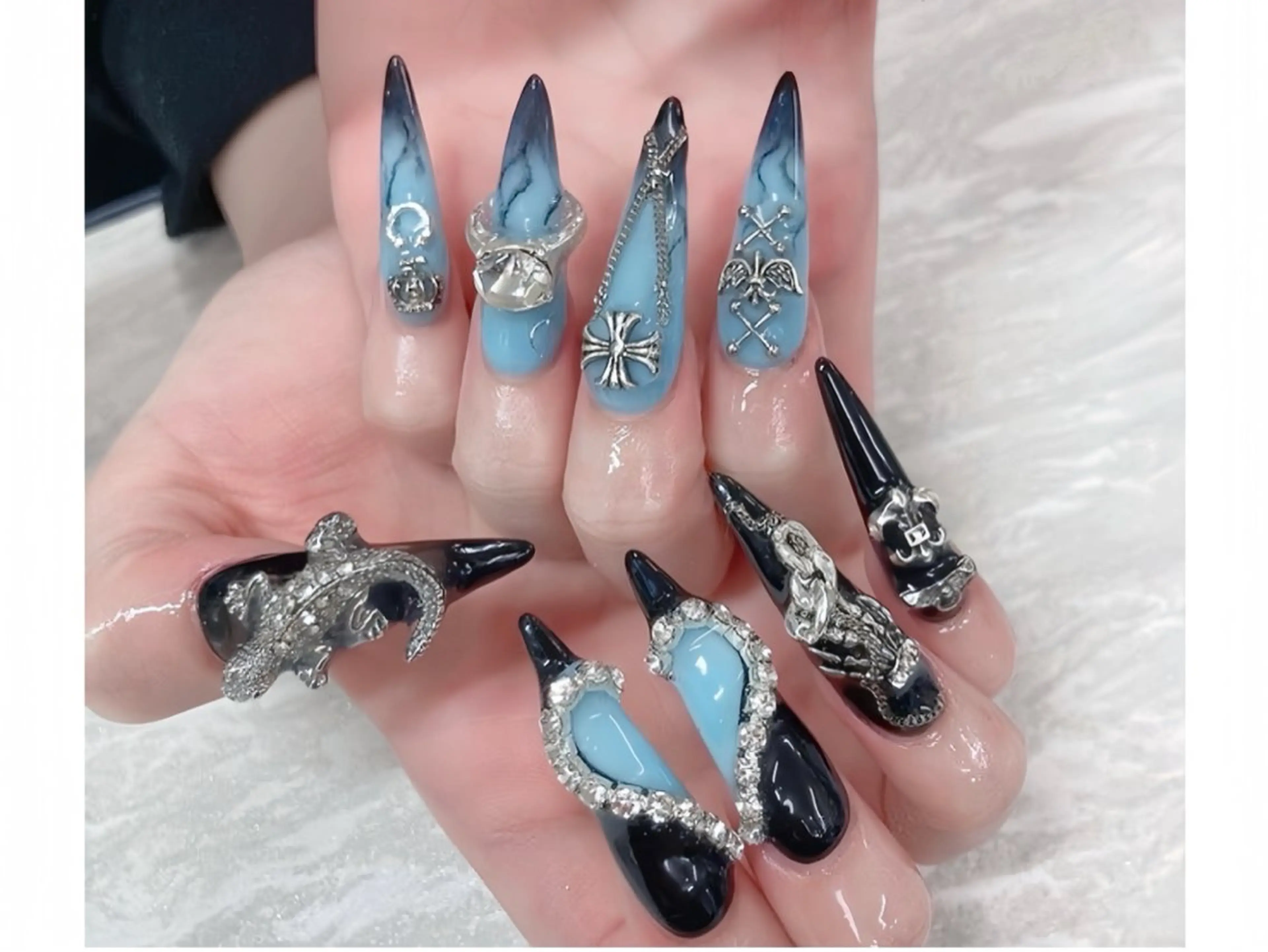 ネイル ボルドー フレンチネイル グラデーション キラキラネイル 韓国ネイル ハンドネイル Rin Nail Shinokuboのネイルデザイン