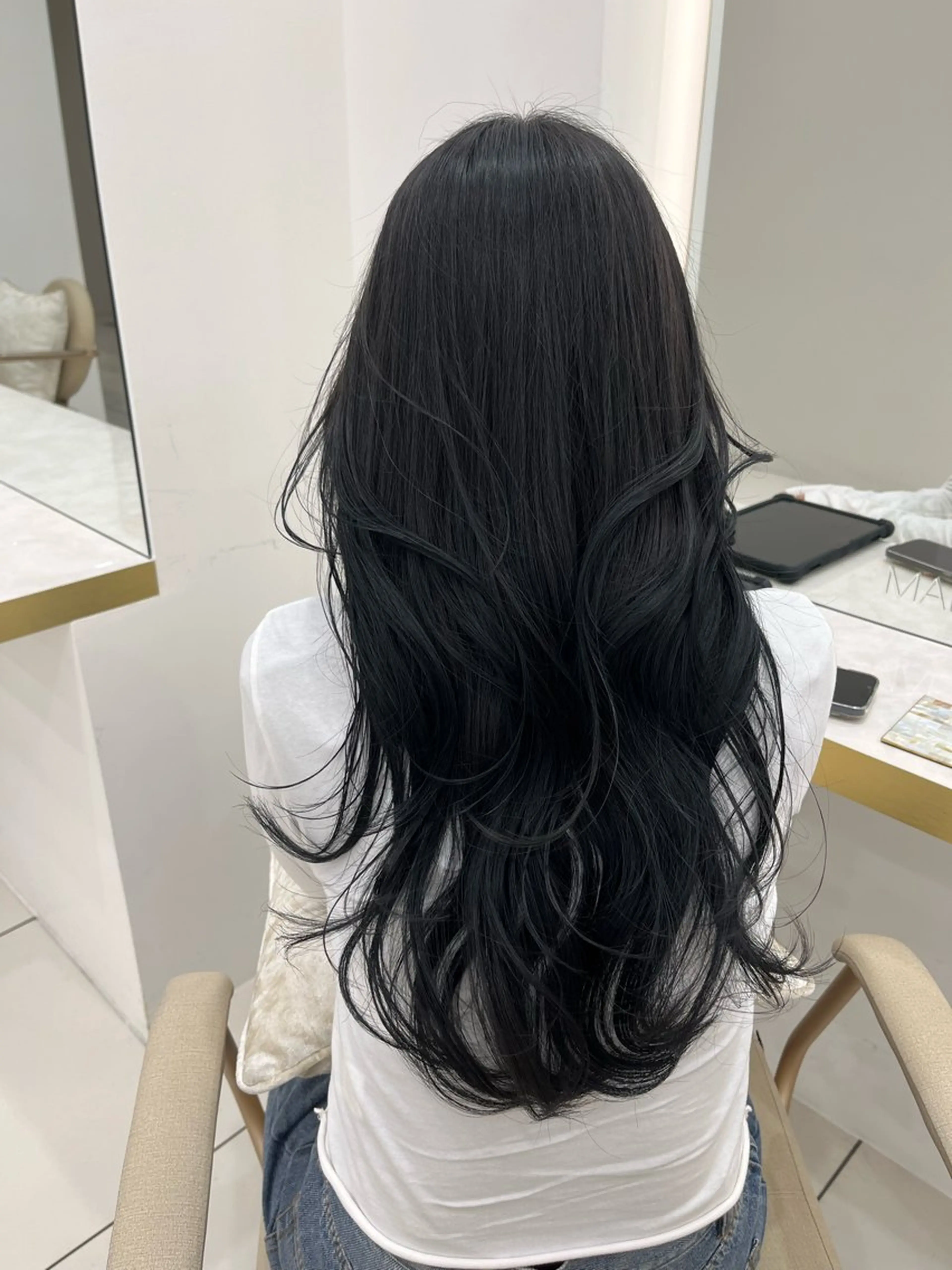 ロング カラー 岡部 未咲希のヘアスタイル
