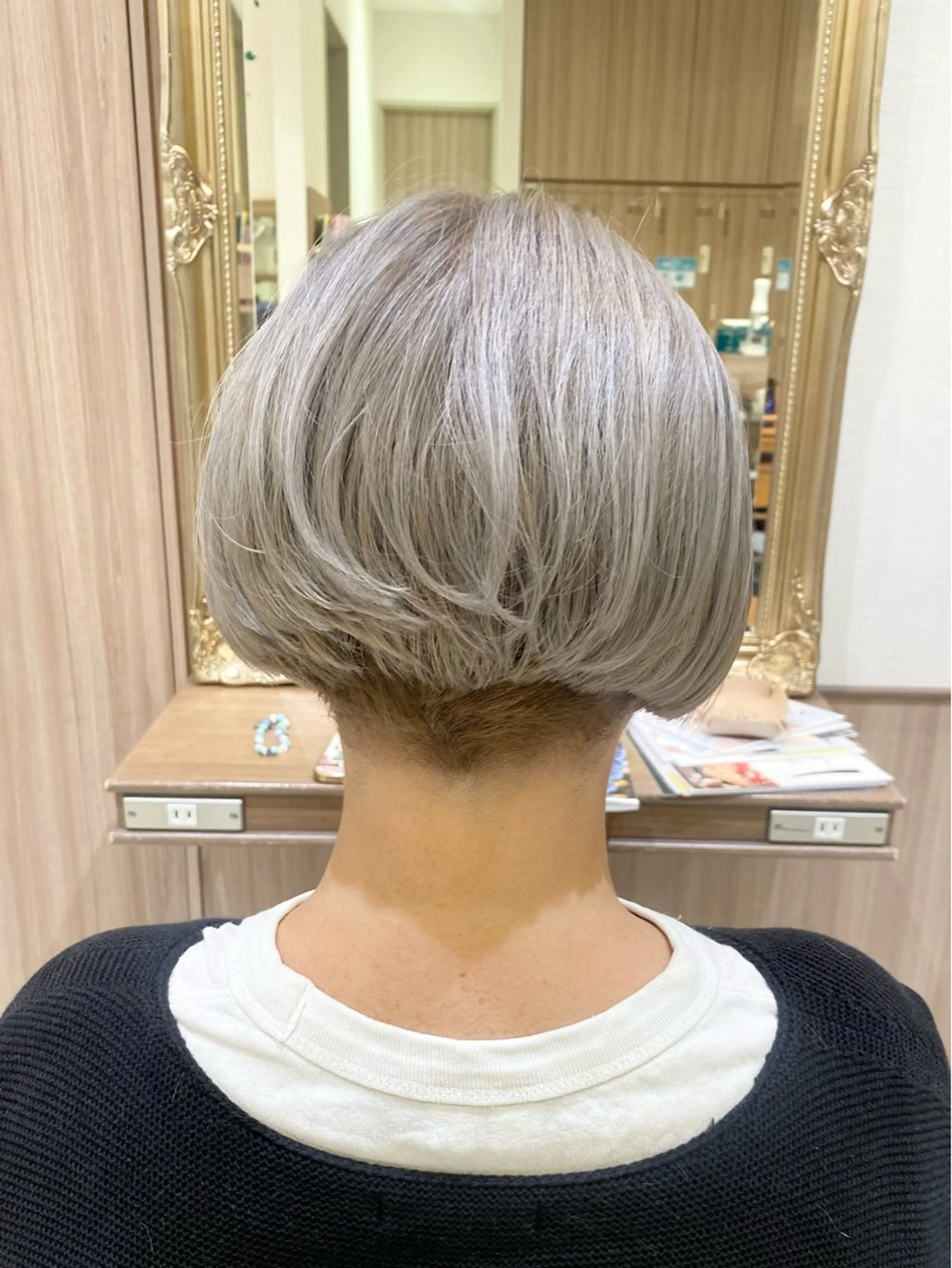 ショート カラー 古川 琴美のヘアスタイル