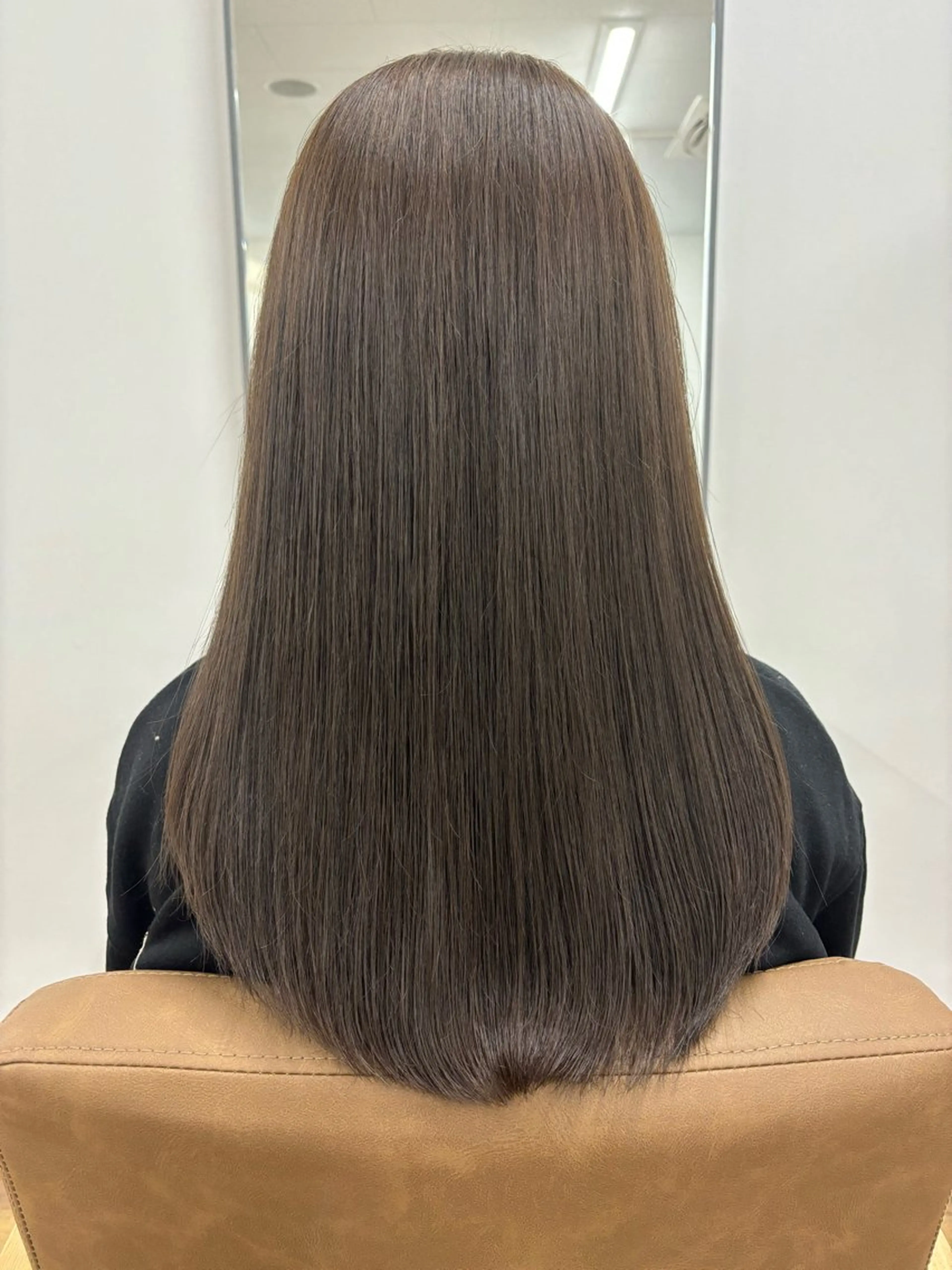 ロング カラー ベージュカラー オリーブベージュ カット ヘアカラー トリートメント モエカ -YUCCA-のヘアスタイル