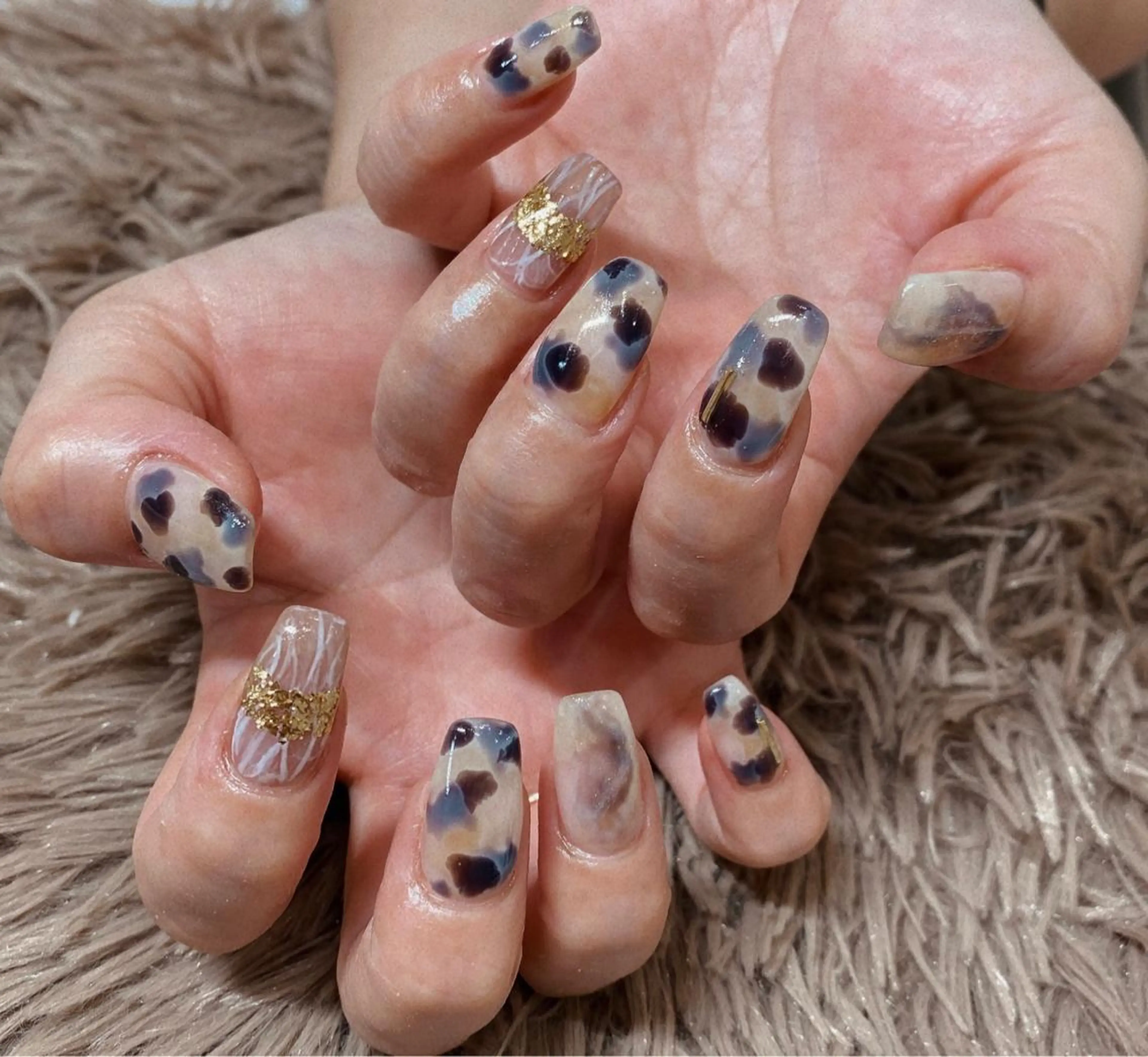 ネイル べっ甲ネイル ホワイト フットネイル Nail Salon Leafのネイルデザイン