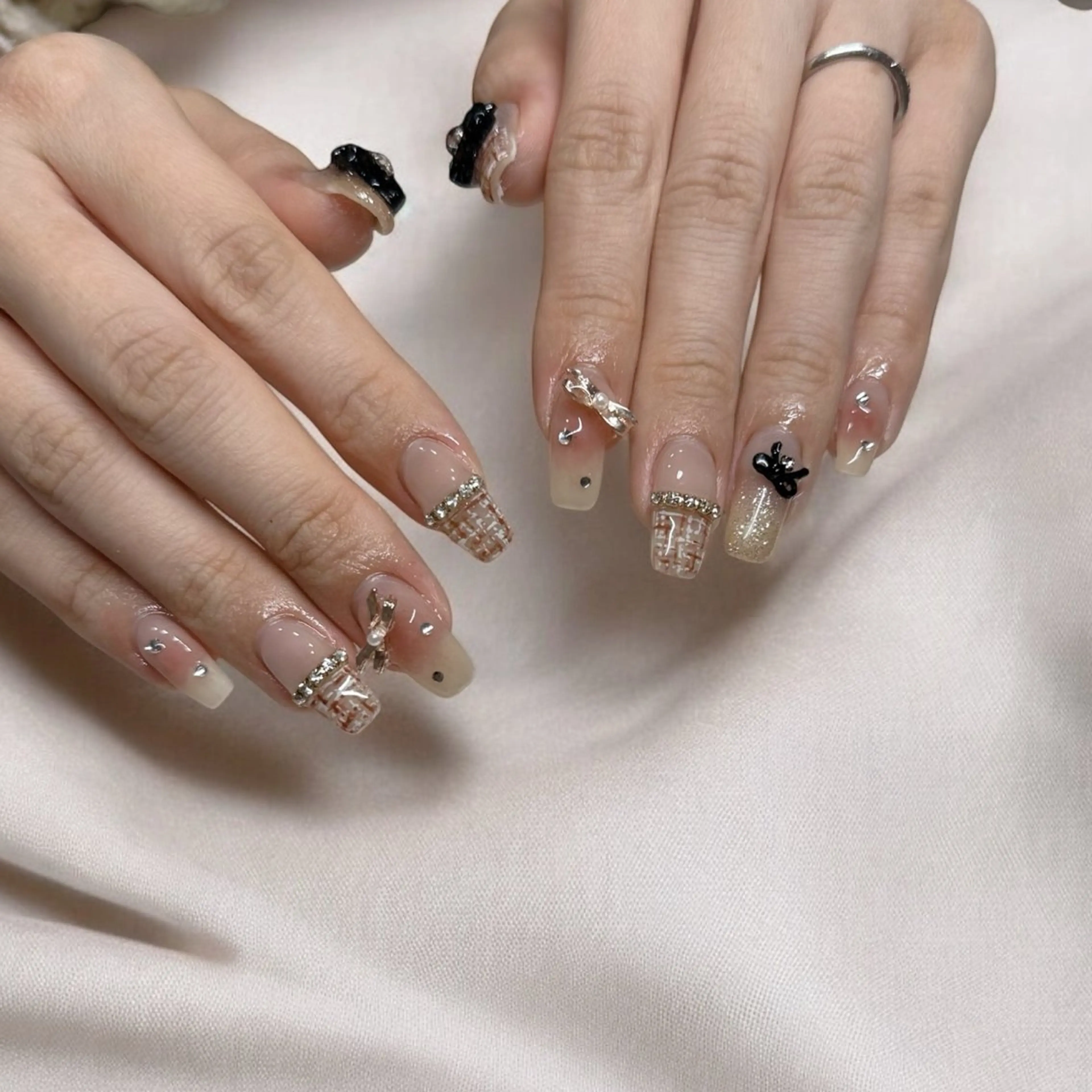 ネイル ハンドネイル フットネイル lili.nail y2k/長さ出しのネイルデザイン