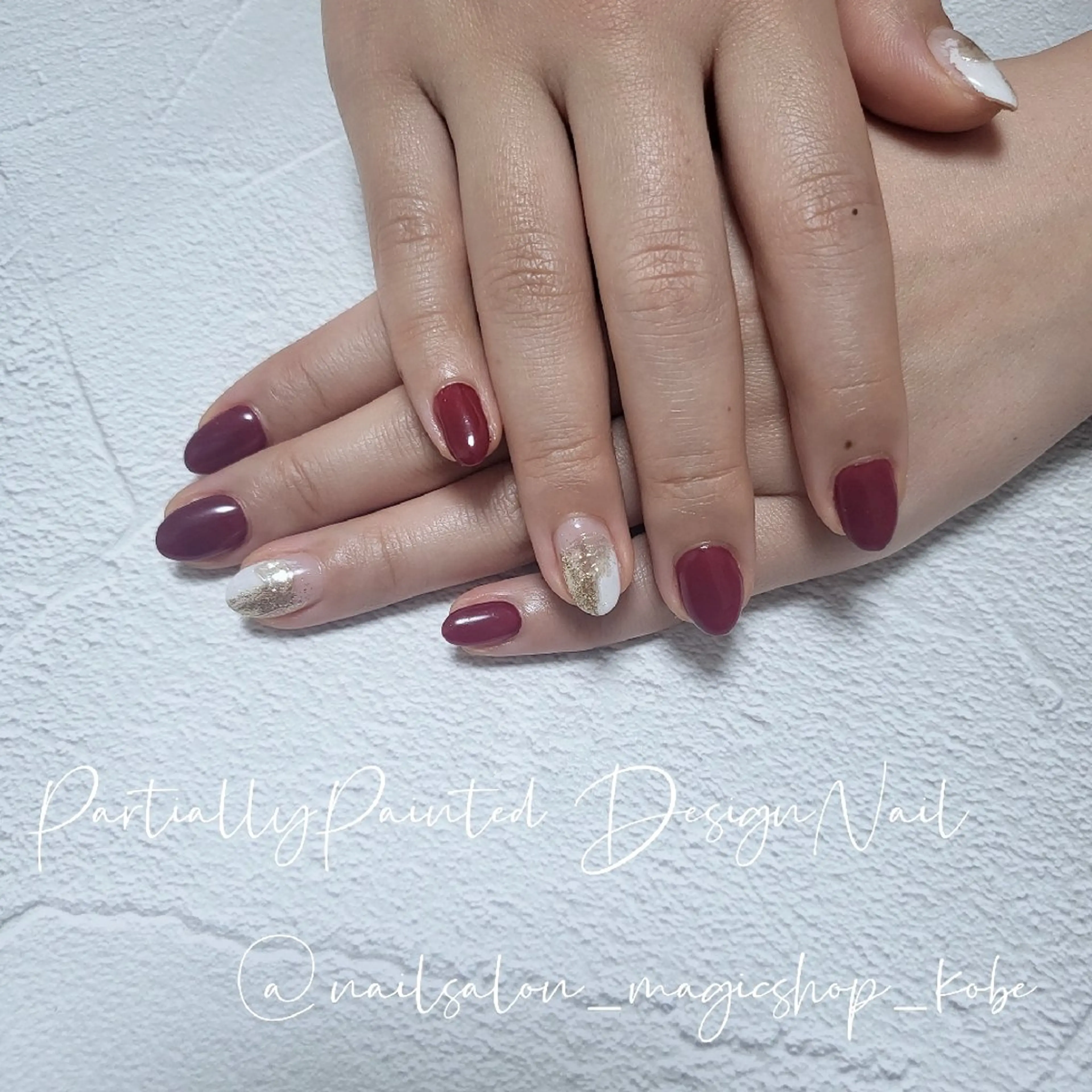 ネイル ボルドー ジェルネイル ゴールド ニュアンスネイル ソフトジェル ハンドネイル Nailsalon MagicShopのネイルデザイン