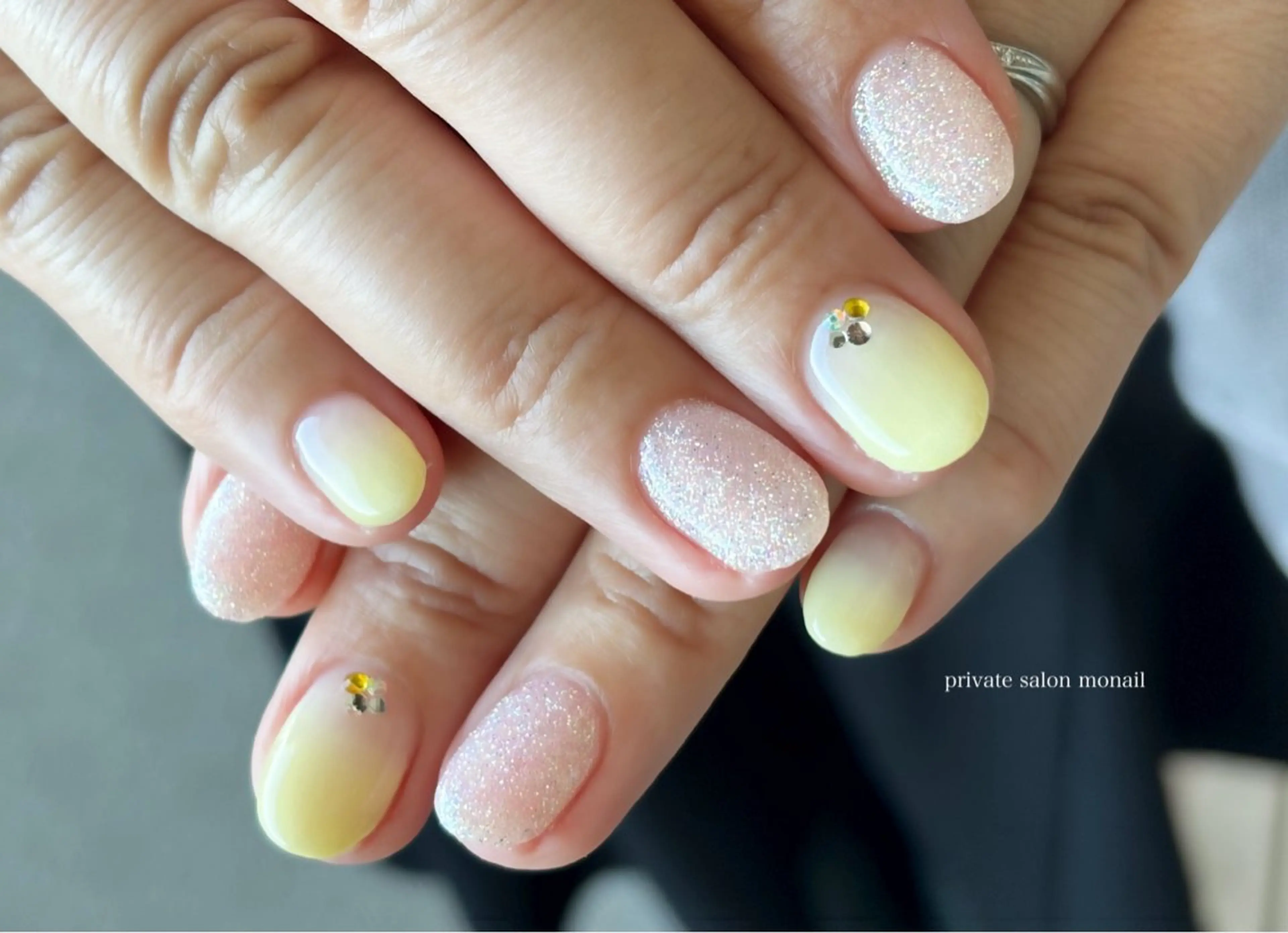 ネイル ラメ(グリッター) 黄色 ハンドネイル nail salon monailのネイルデザイン