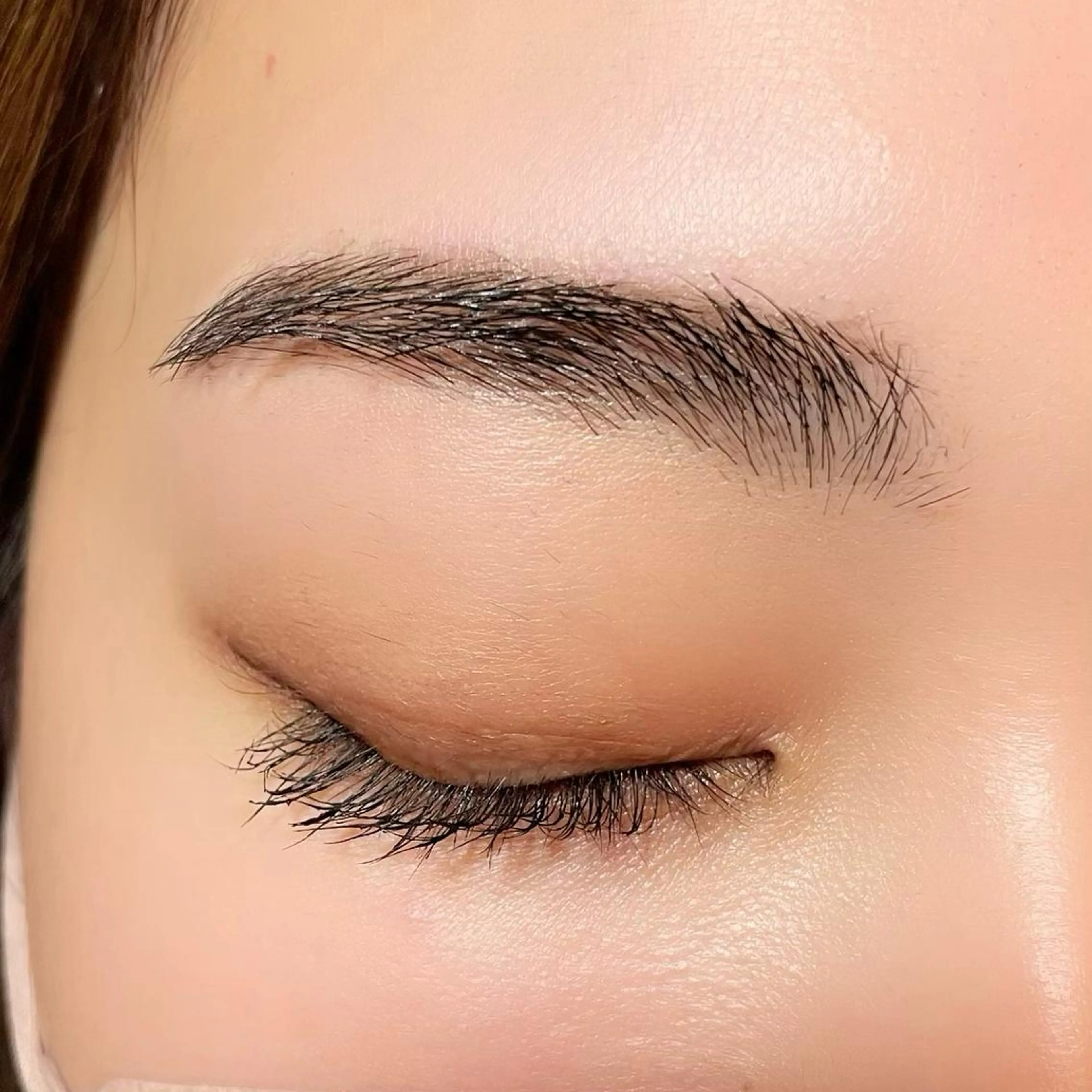 アイブロウ mika❤︎まつげ| 眉毛|束感のマツエク・マツパデザイン