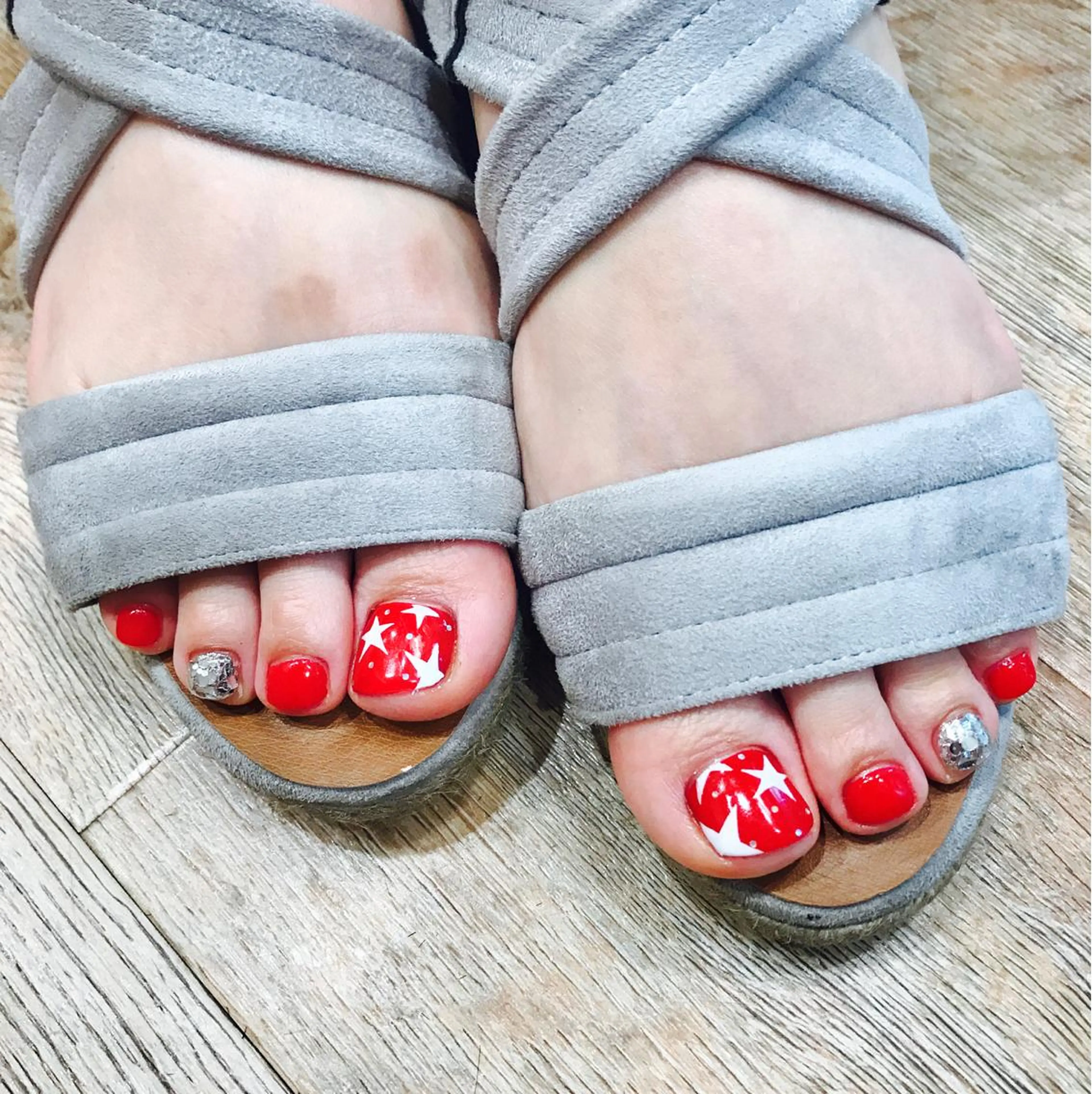 ネイル アートネイル ホログラムネイル キラキラネイル フットネイル 佐藤  悠子のネイルデザイン