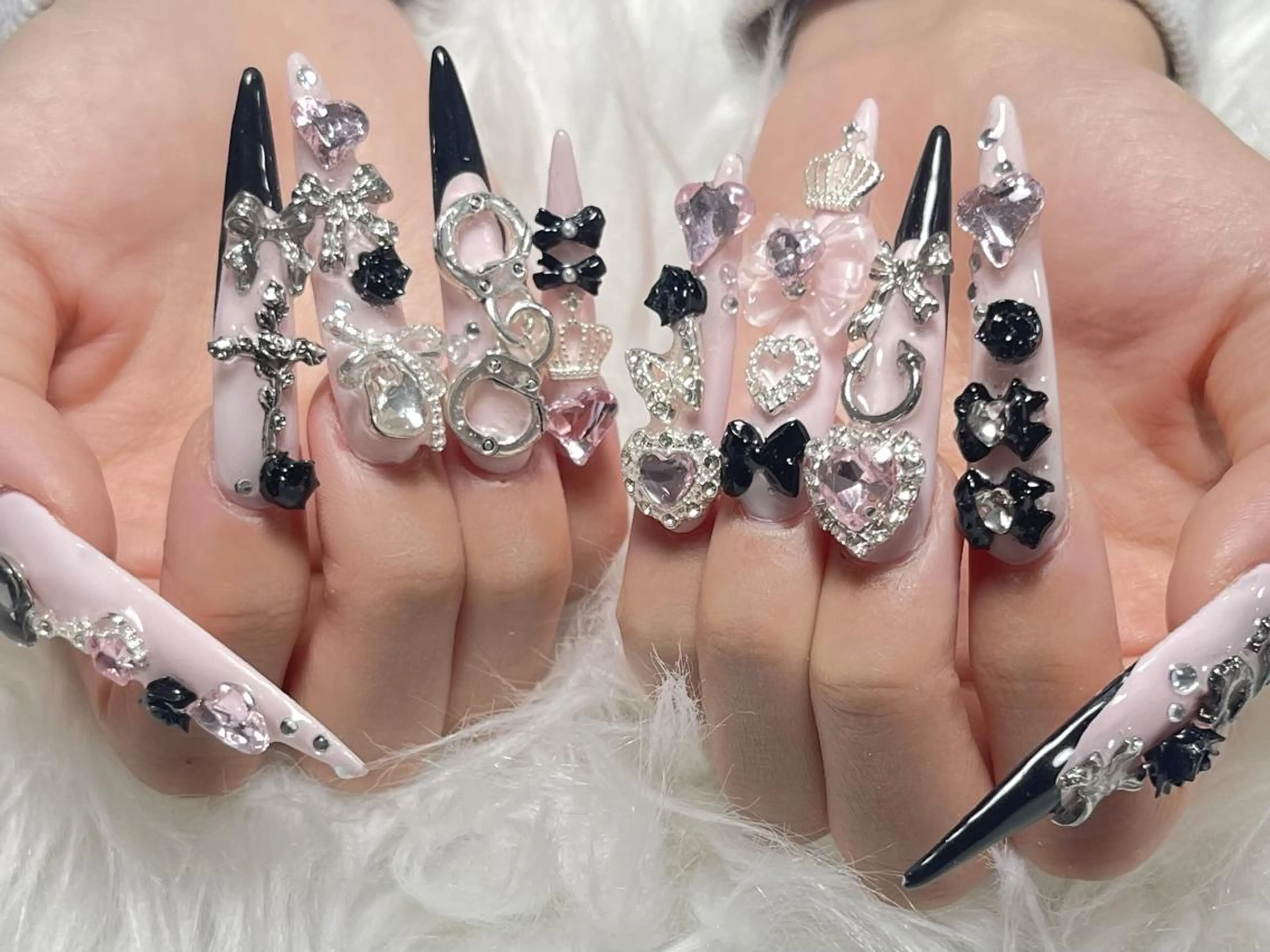 ネイル フットネイル フレンチネイル グラデーション 韓国ネイル ロングネイル ハンドネイル Mio💖Belle Nail Salonのネイルデザイン