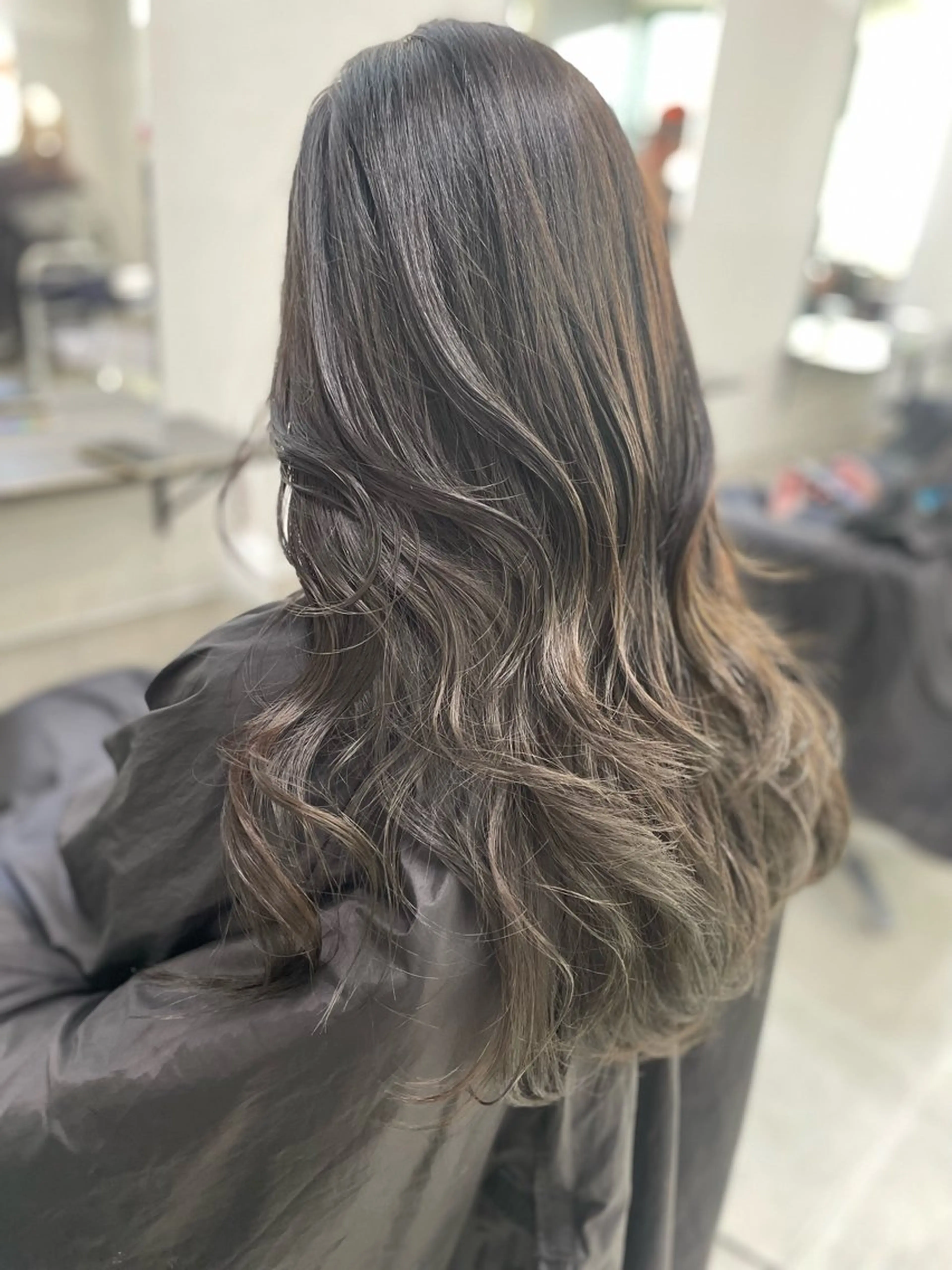 ロング カラー グレージュ レイヤーカット AIRI layer cut hairのヘアスタイル
