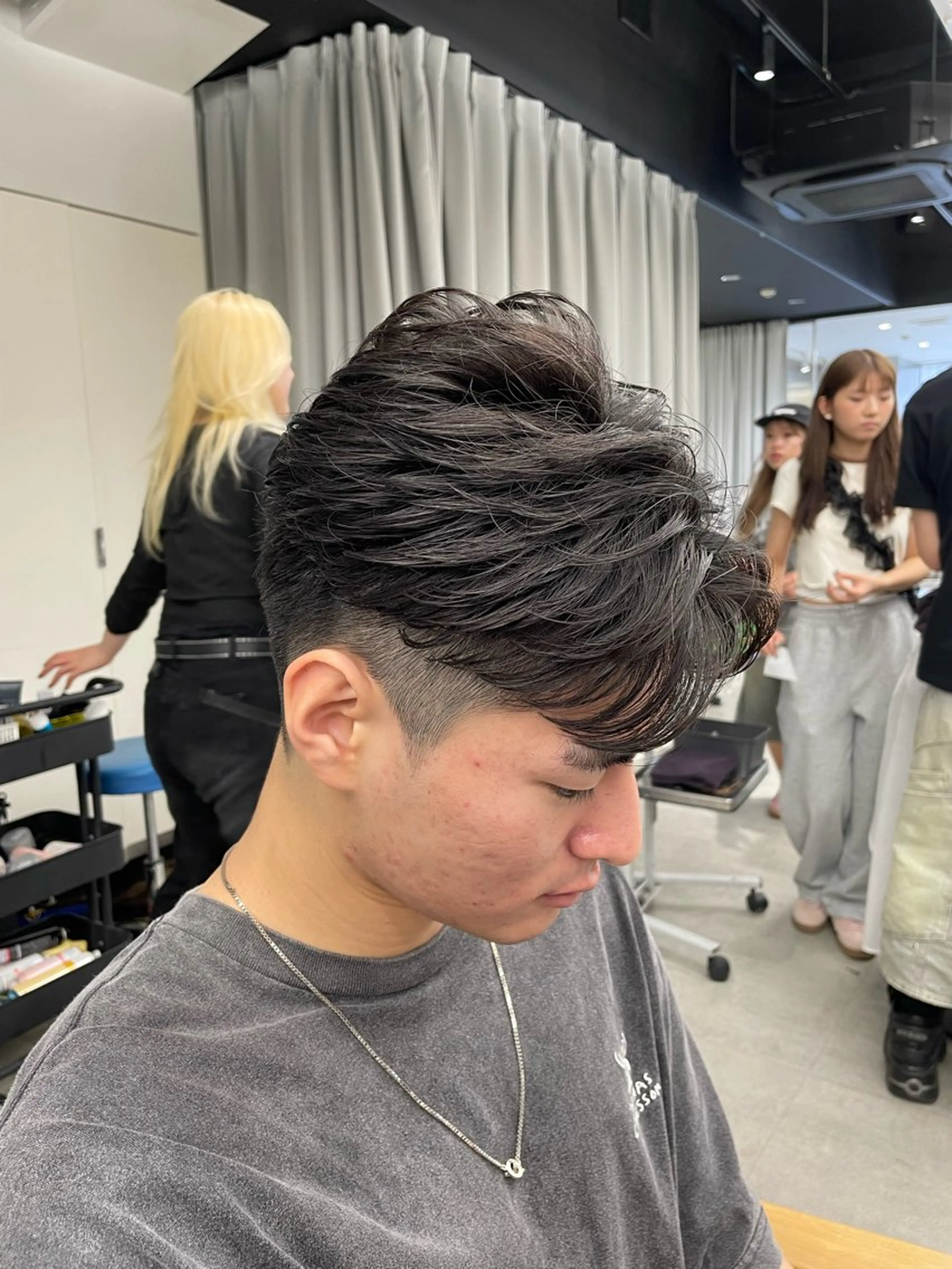 ショート メンズ センターパート フェザーパーマ カルマパーマ メンズメッシュ メンズパーマ カット フェザーショート⚡️ REONのヘアスタイル
