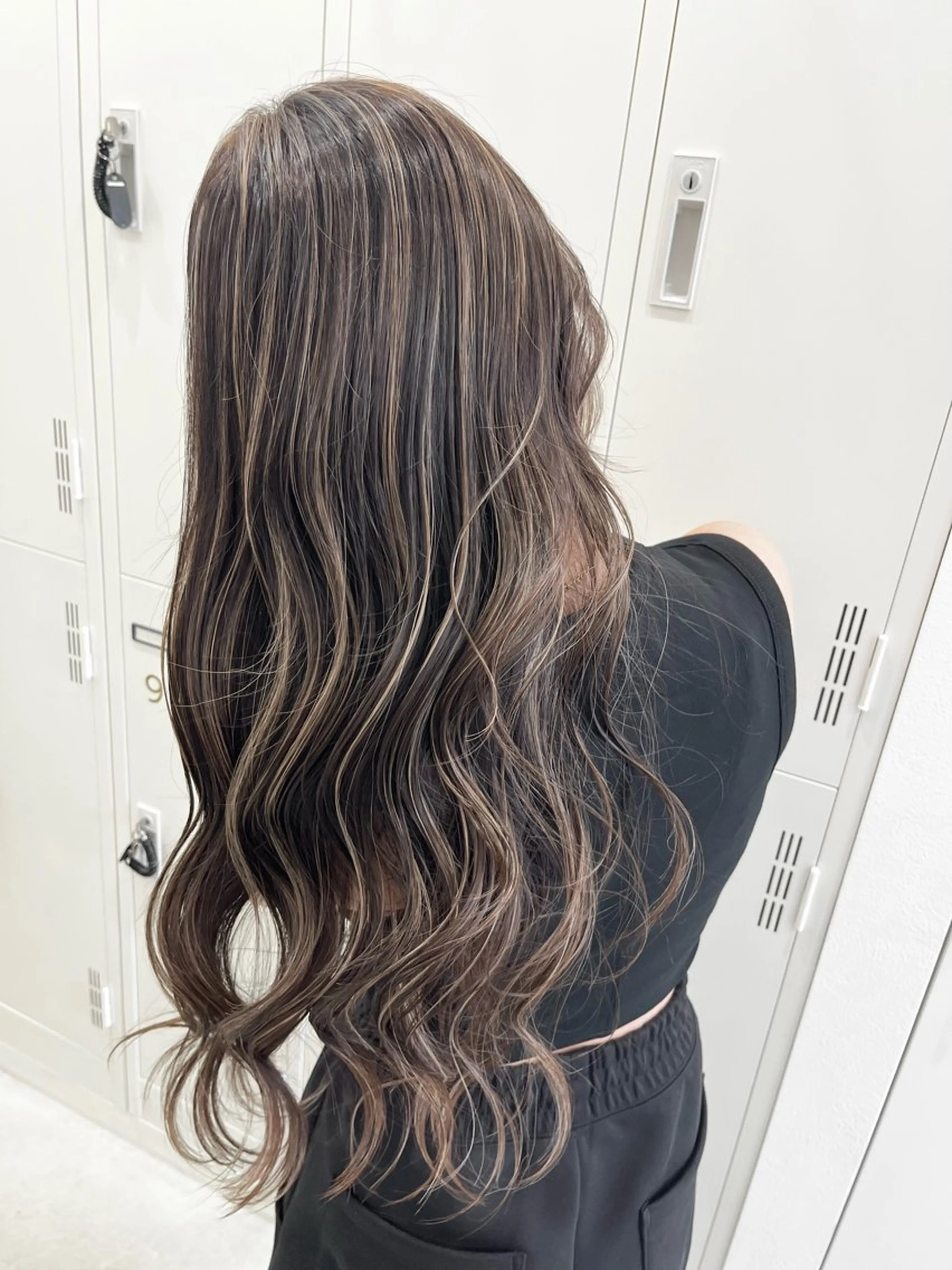 ⚪︎ケアブリーチデザインハイライトカラー+ ダメージ予防&栄養補給&モイスチャートリートメントの写真