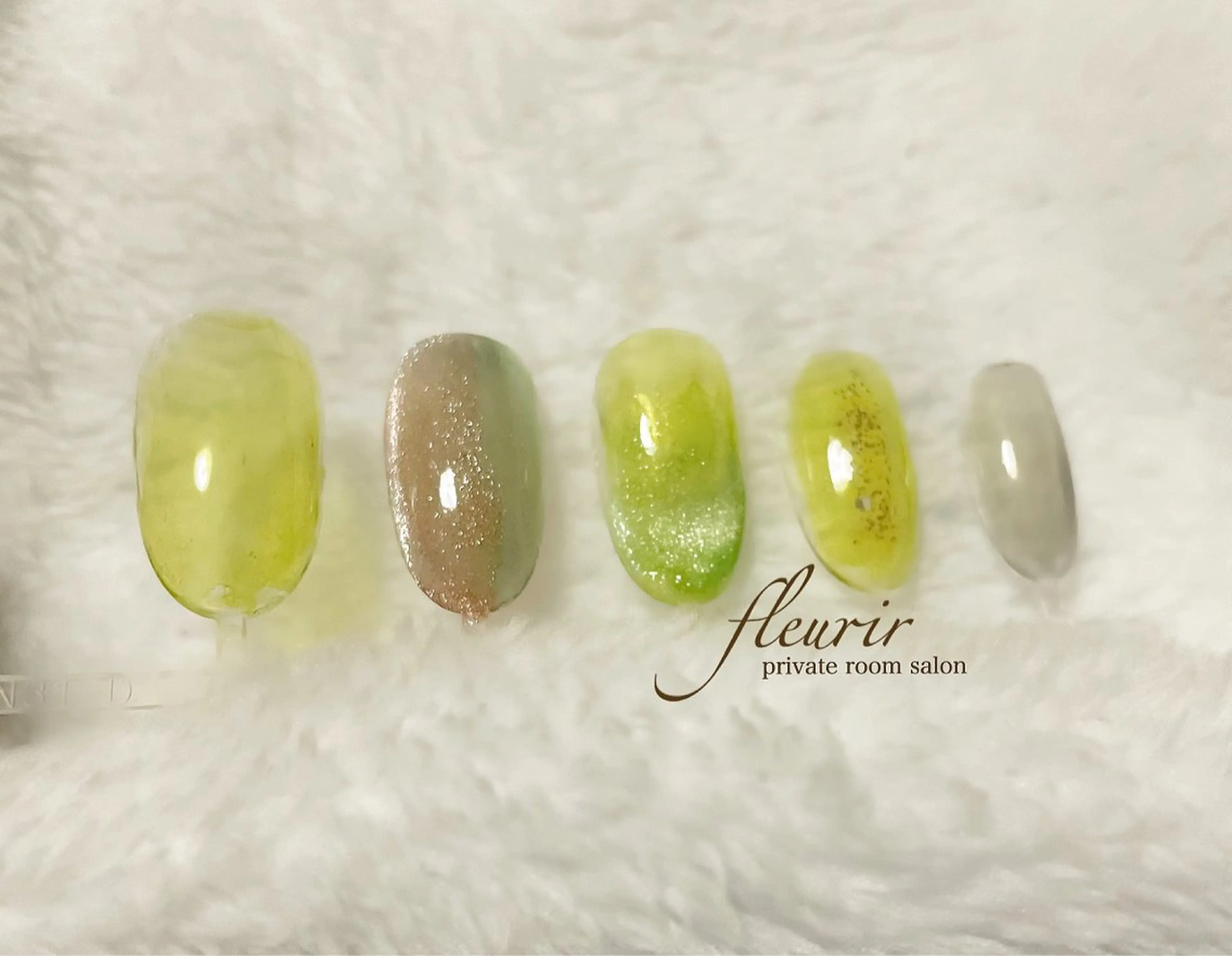 ネイル アートネイル グリーン キラキラネイル マグネットネイル ミラーネイル フルリール 【プライベートサロンのネイルデザイン