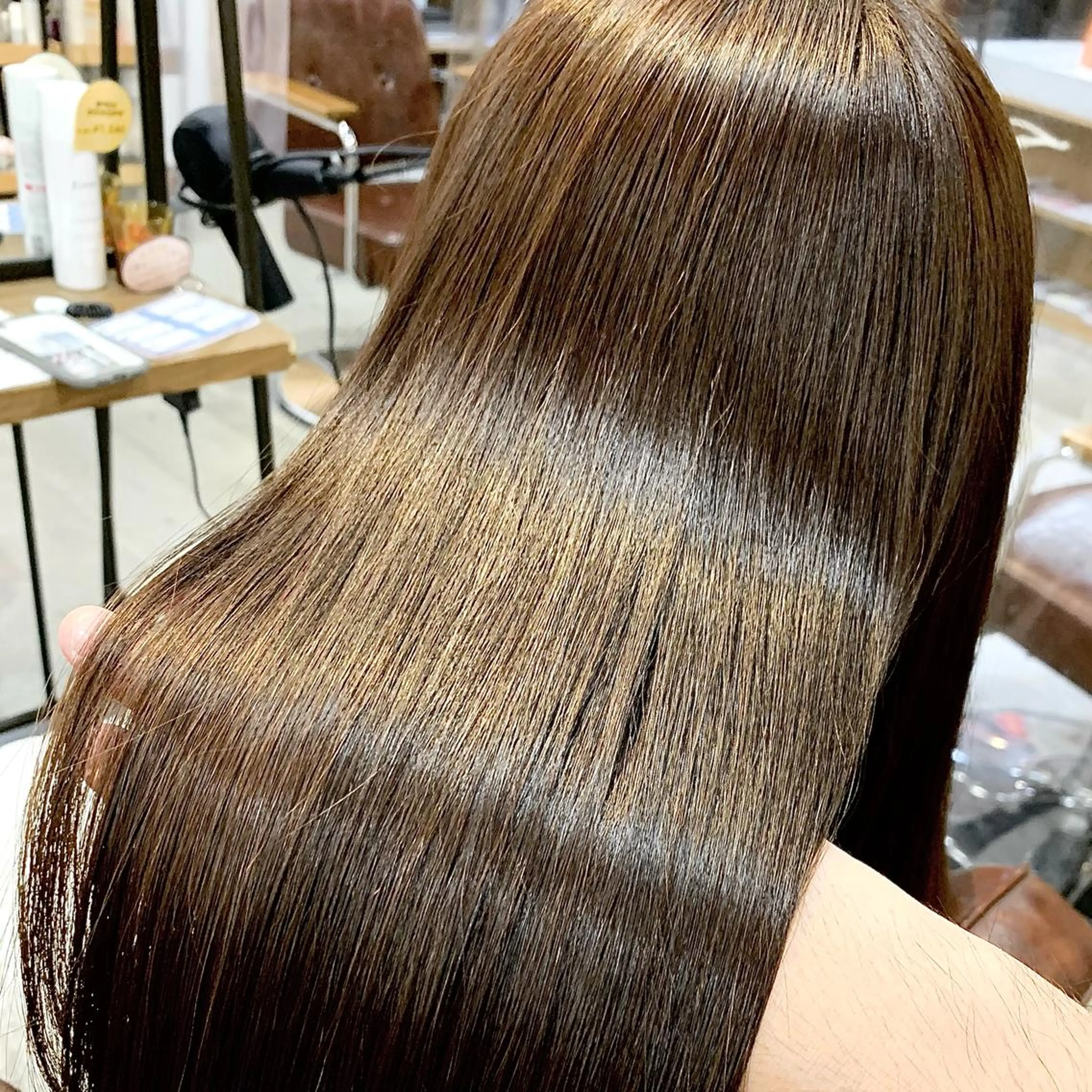 ミディアム カラー パーマ 髪質改善 中津No.1髪質改善 店長✨透ける暗髪のヘアスタイル