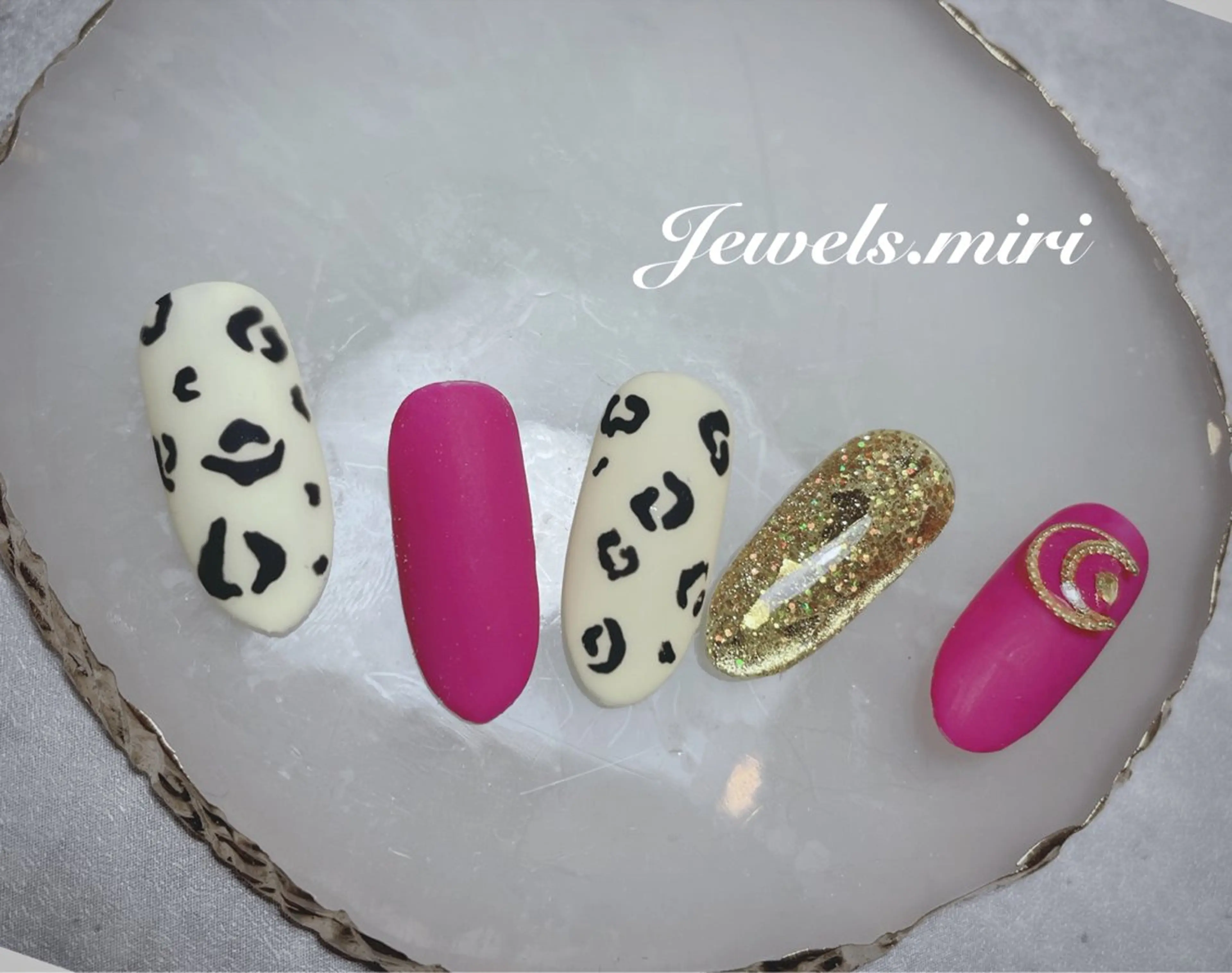 ネイル ゴールド マットネイル ピンク ネイルサロン Jewels Mのネイルデザイン