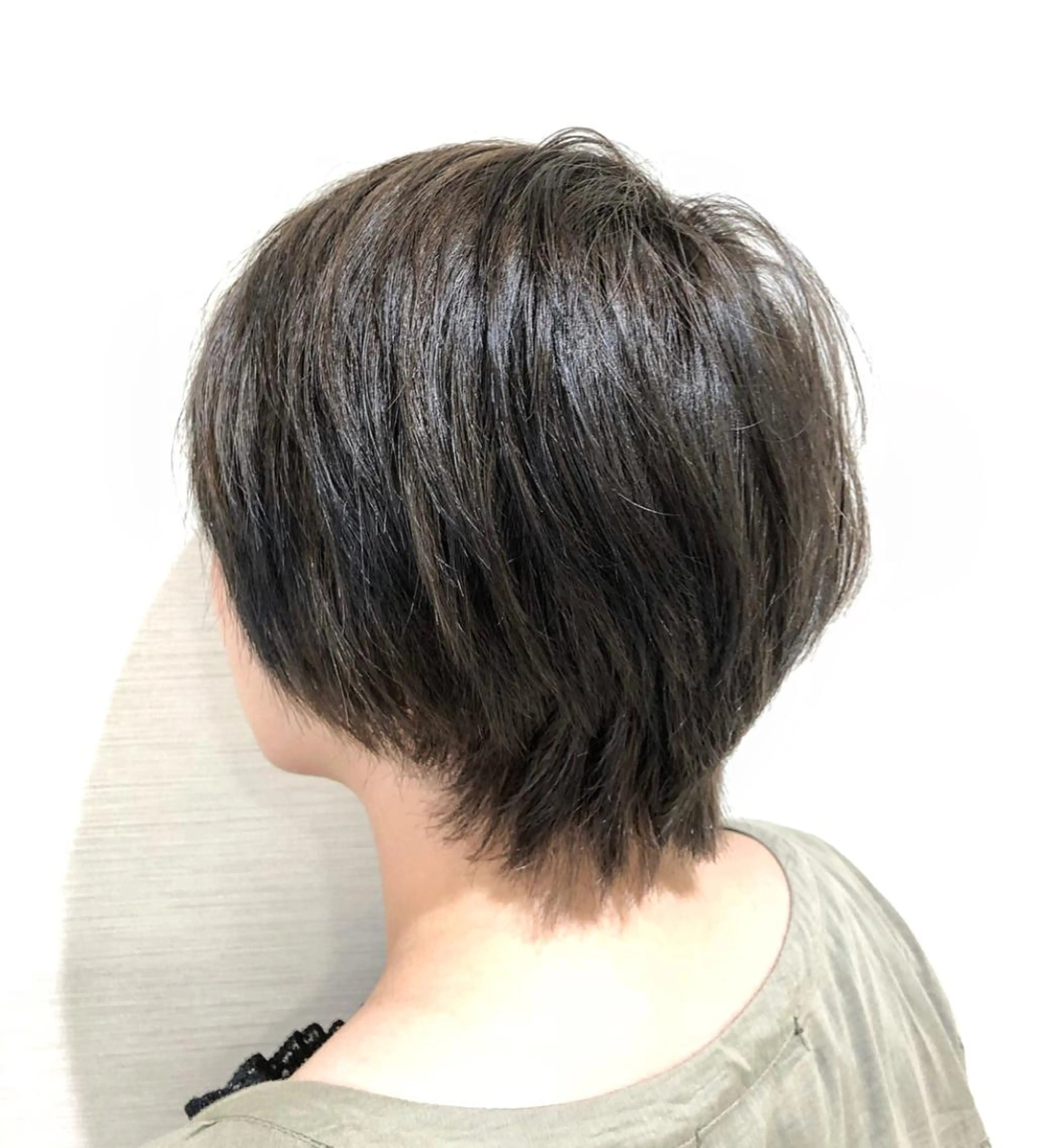 ショート カラー アッシュ オリーブアッシュ 縮毛矯正/髪質改善✂ 石川由紀乃のヘアスタイル