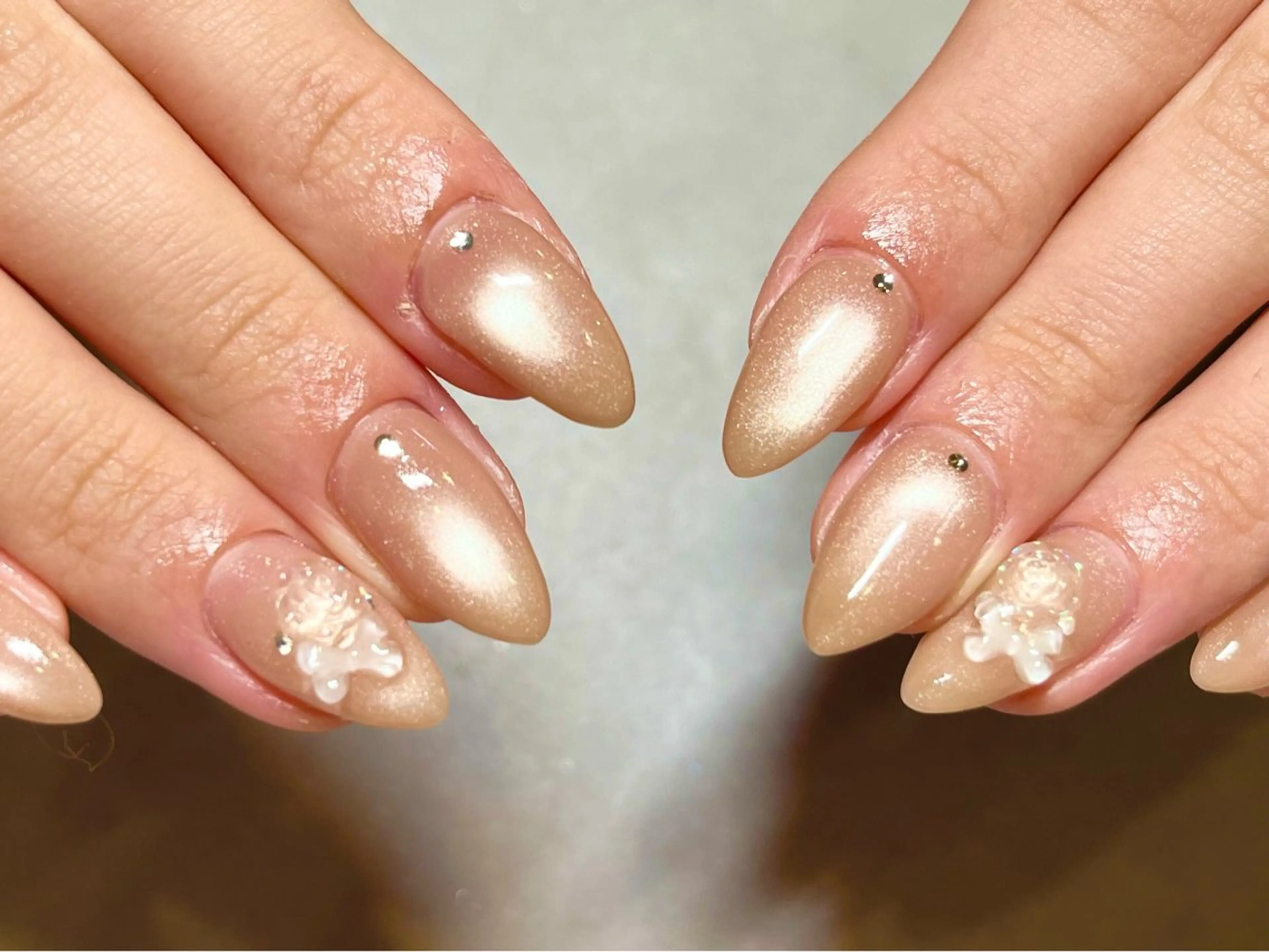 ネイル マグネットネイル ピンク ピンクベージュ 🫧ちゅるん/韓国 Ayano𓈒🎀のネイルデザイン