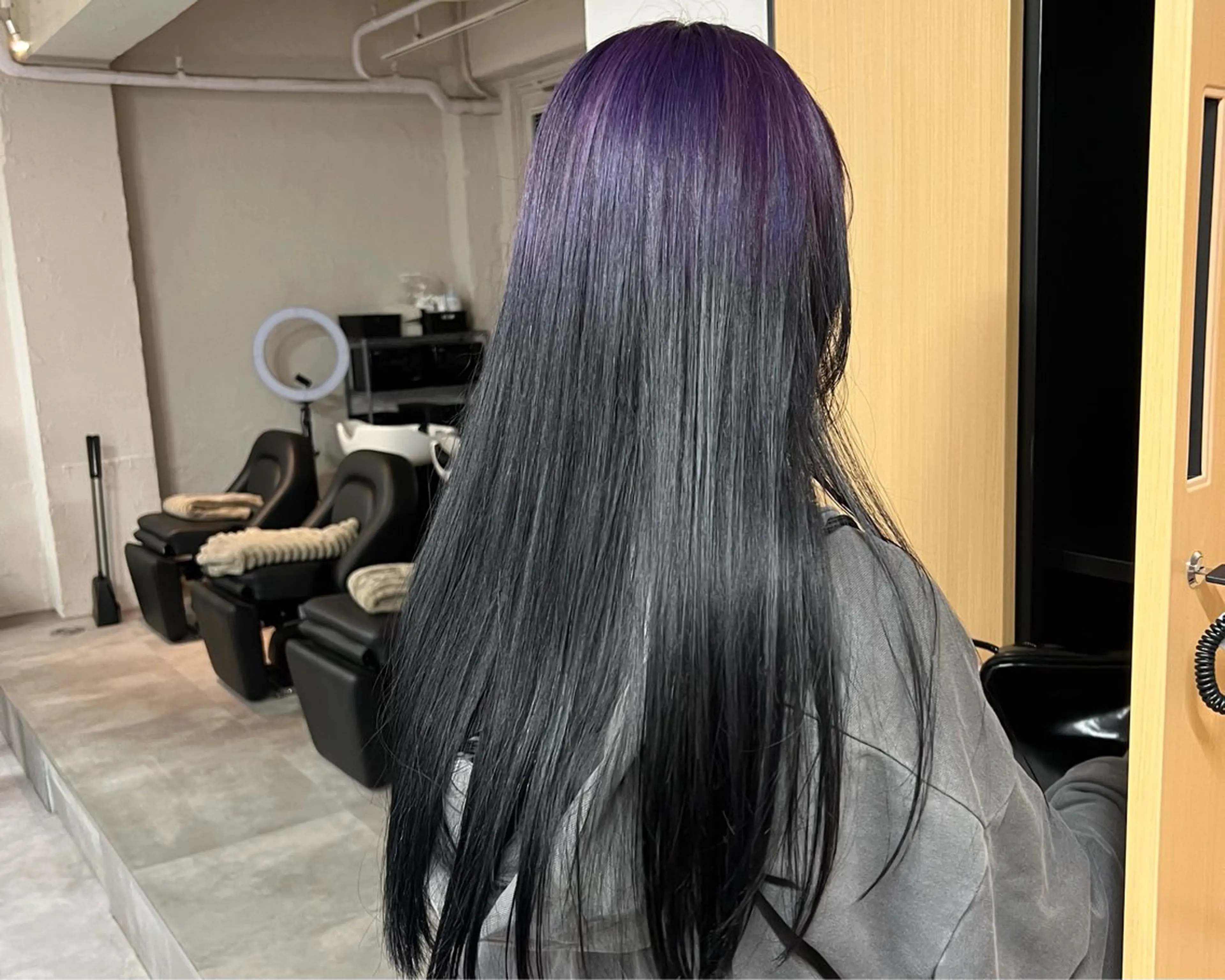 ロング カラー 黒髪 ブルーカラー ブルーブラック パープルカラー カット ヘアカラー 🎀tokute ナオ🧸のヘアスタイル