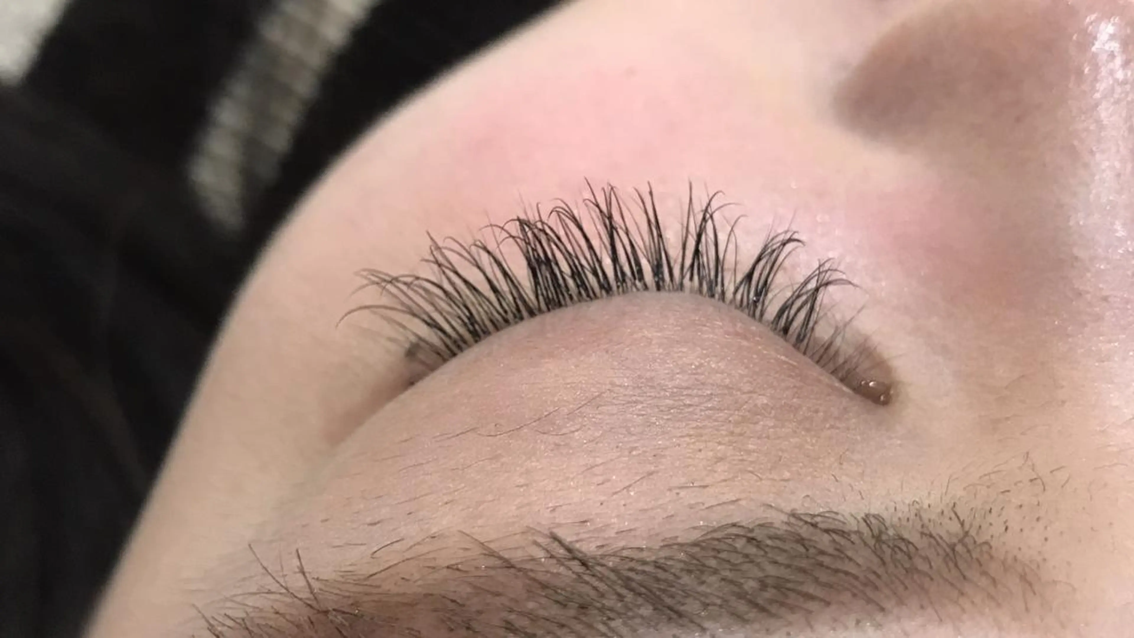 マツエク・マツパ リールエム 壁のマツエク・マツパデザイン