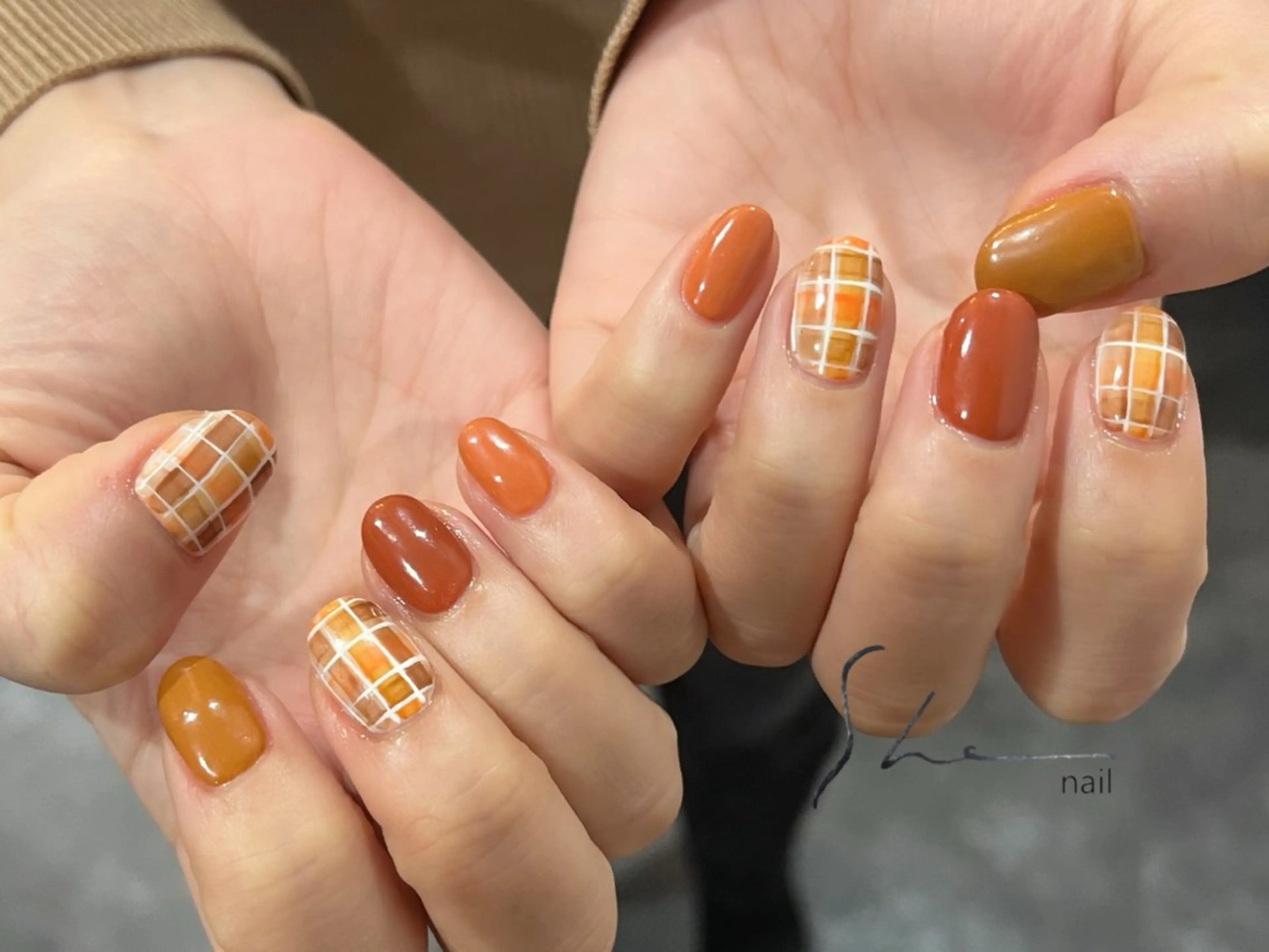 ショート SHE adusaのネイルデザイン