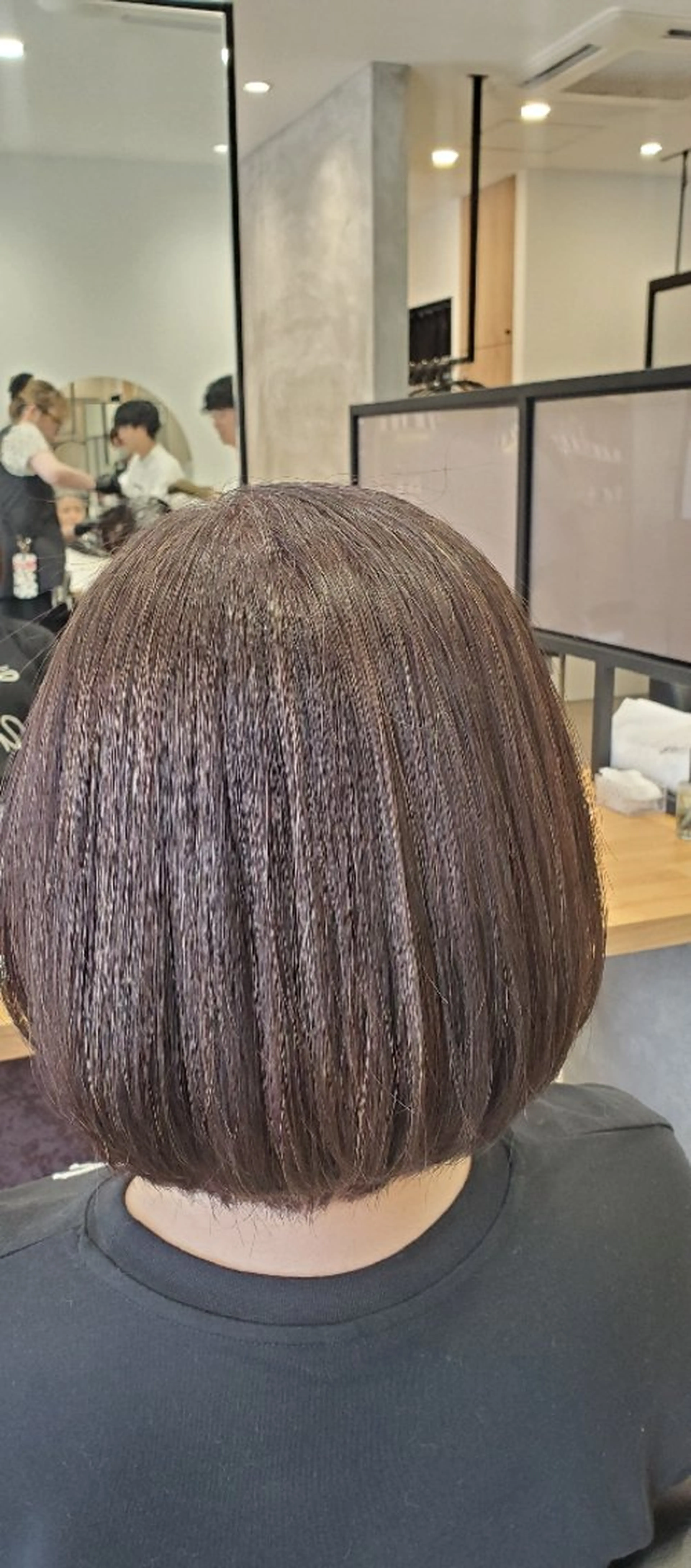 ショート カラー アッシュ グラデーションカラー ボブ 儀間 真琴のヘアスタイル