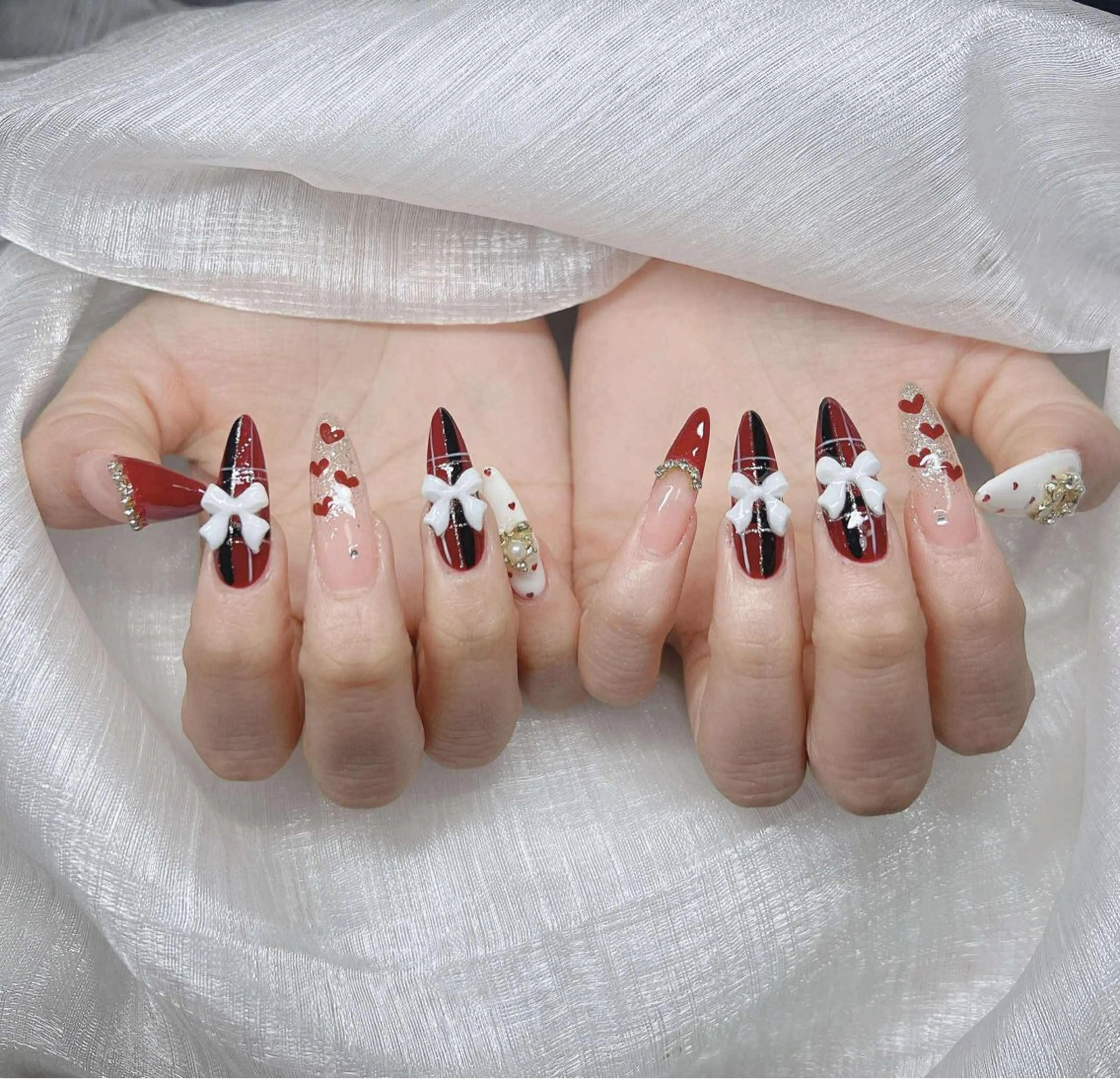 ネイル 長さ出し グラデーション 卒業式 キラキラネイル マグネットネイル ハンドネイル Lee Nailsのネイルデザイン