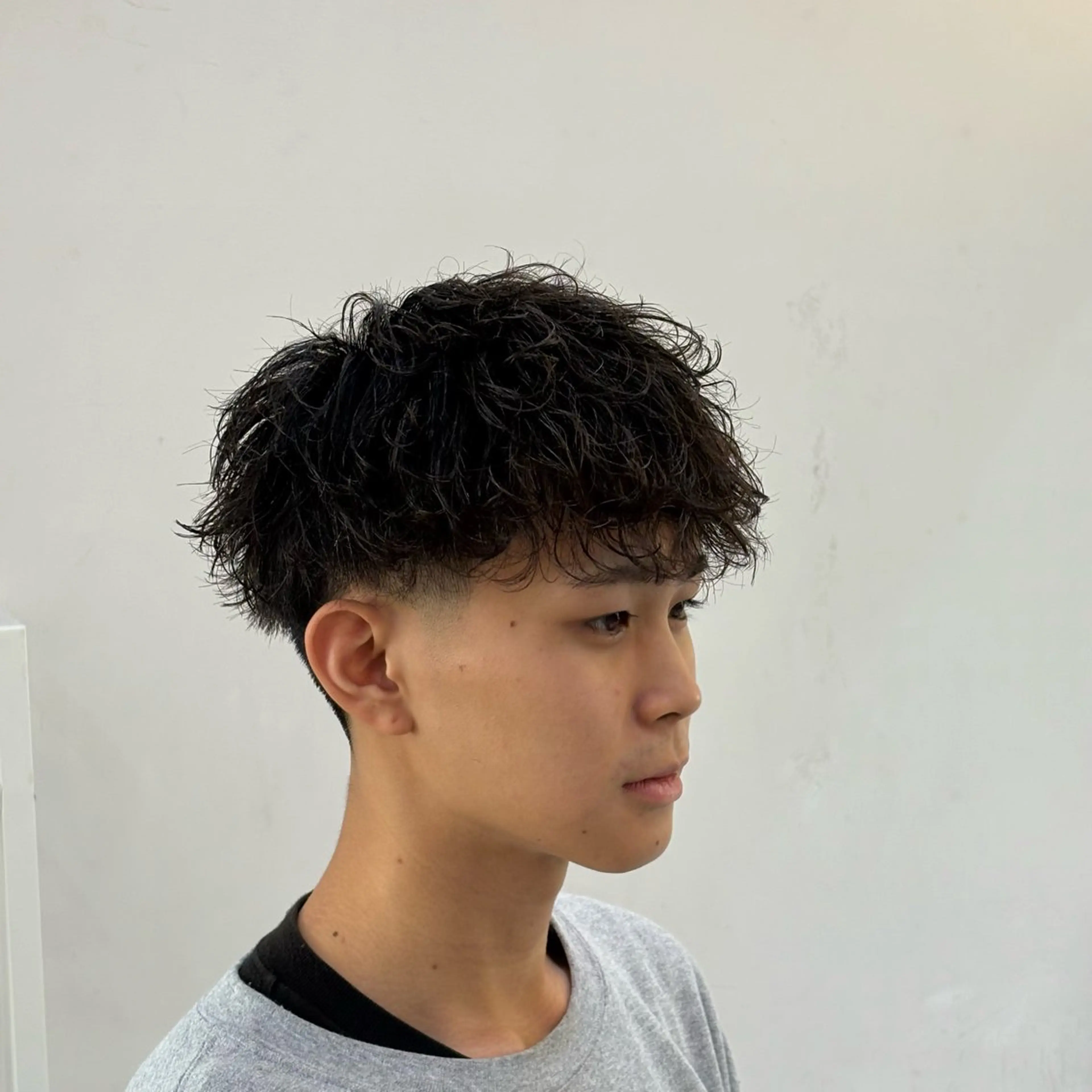 パーマ メンズ フェードカット メンズパーマ 波巻きパーマ カット パーマ 🔥メンズ特化🔥 短髪パーマzionのヘアスタイル