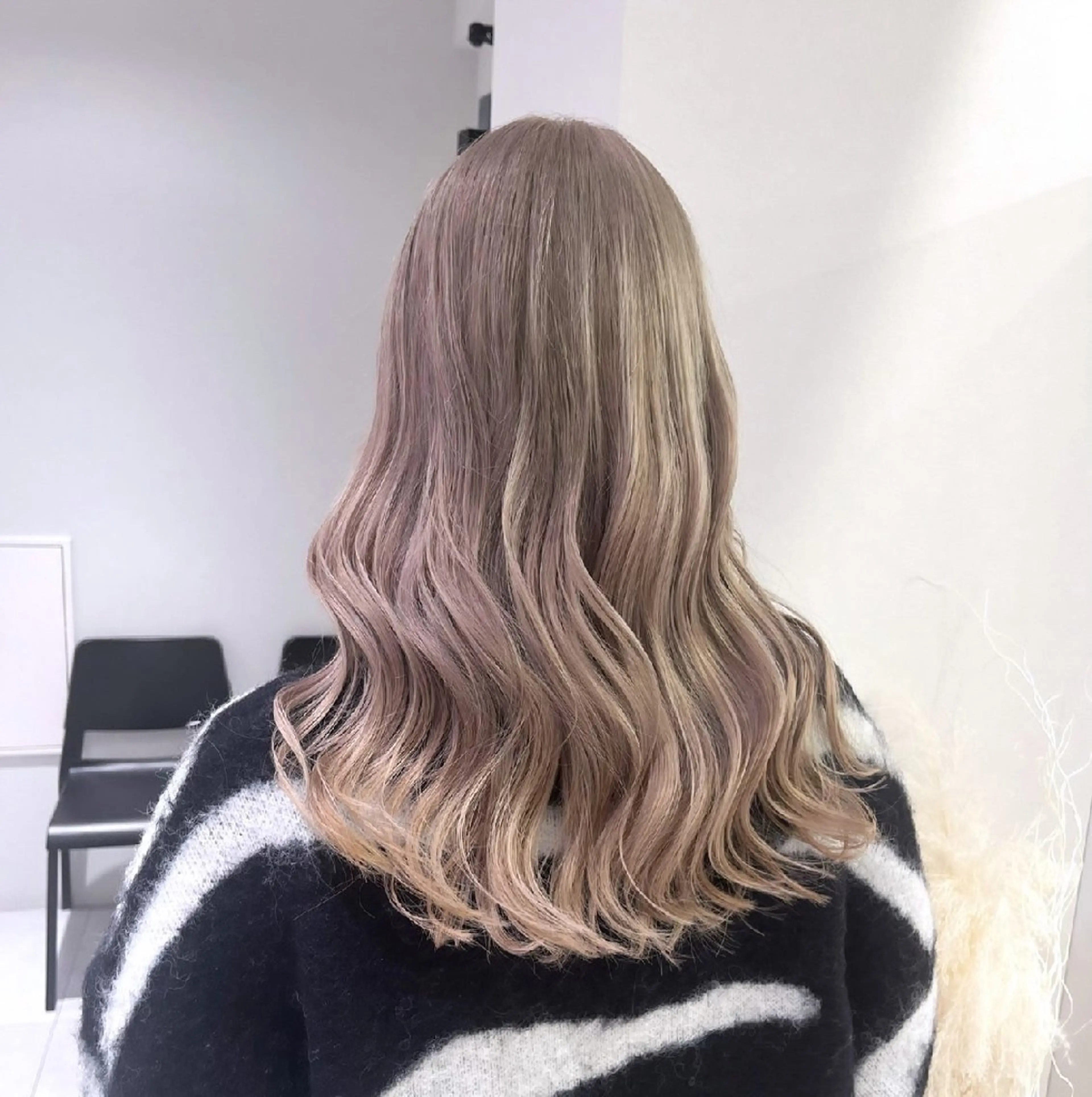 セミロング ハイライト 髪質改善 韓国風ヘア レイヤーカット piLLon 心斎橋のヘアスタイル