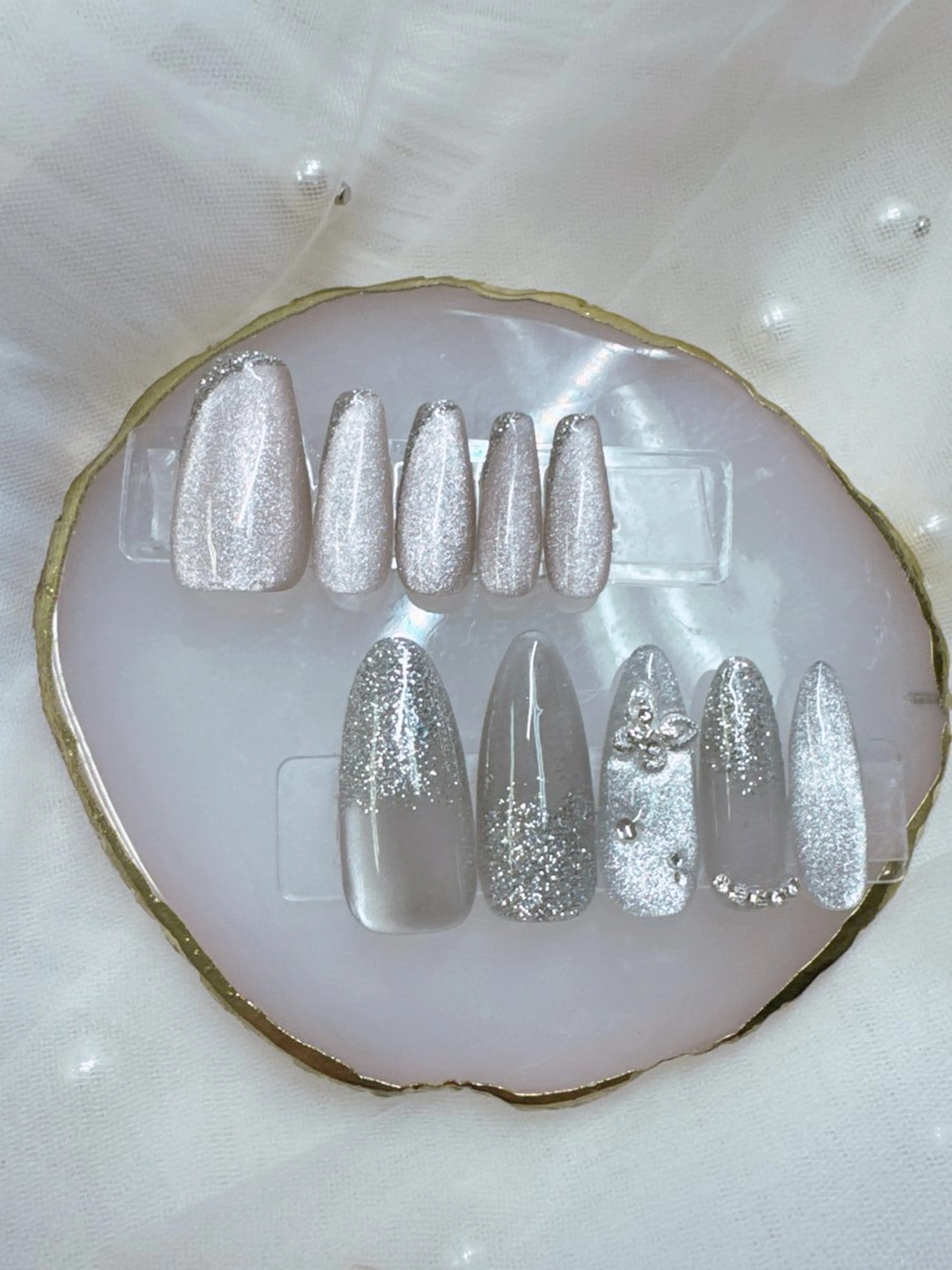 ネイル アートネイル ドット フレンチネイル ガラスフレンチ キラキラネイル ハンドネイル Queeens nailのネイルデザイン