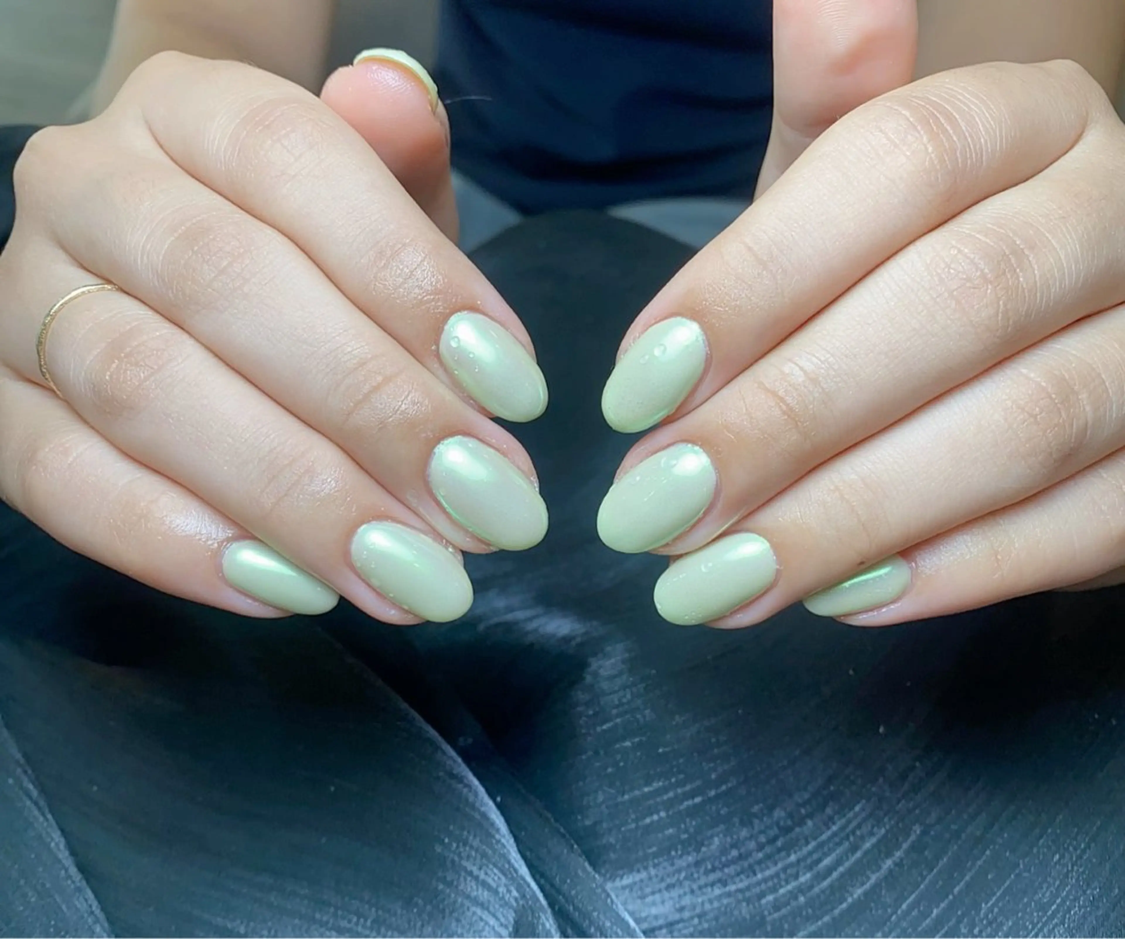 指先に個性と高級感をプラス★ミラーワンカラー 2900円 口コミ禁止❗️ オフ代別途の写真