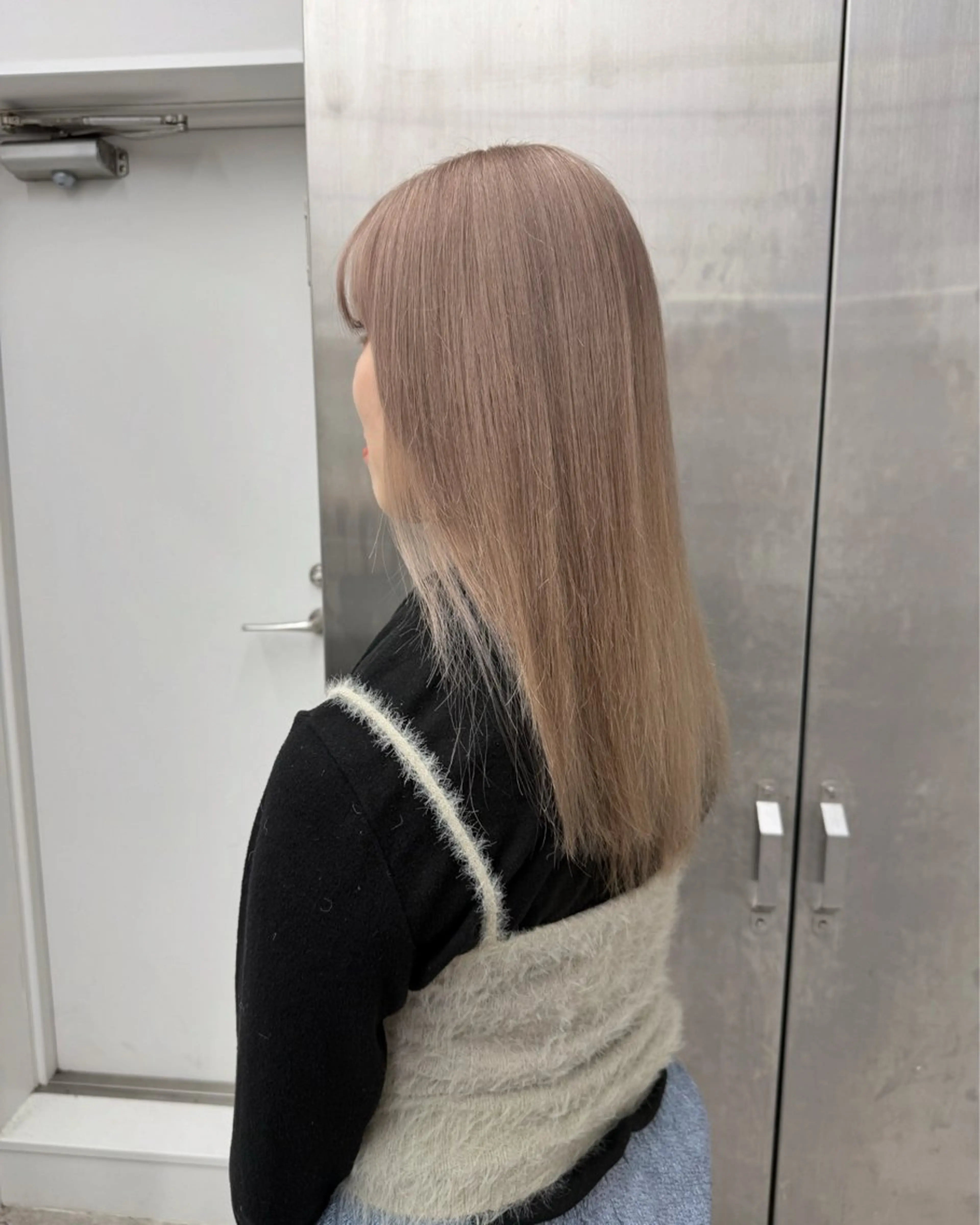 セミロング カラー ベージュカラー ミルクティーベージュ ヘアカラー 【🥀履歴修正🥀】 ハイトーン職人/拓真のヘアスタイル