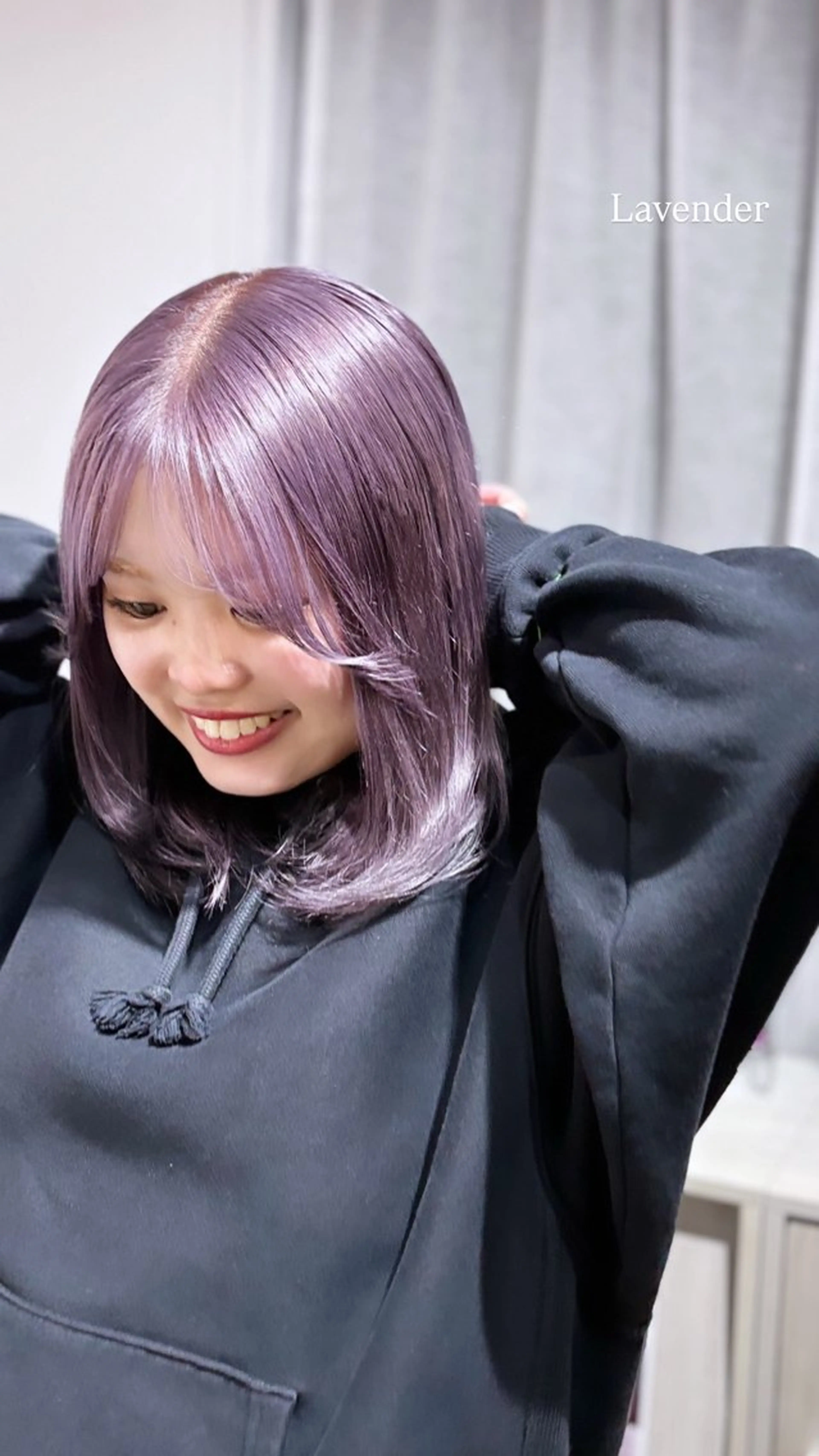 カラー ニトウ レイナのヘアスタイル