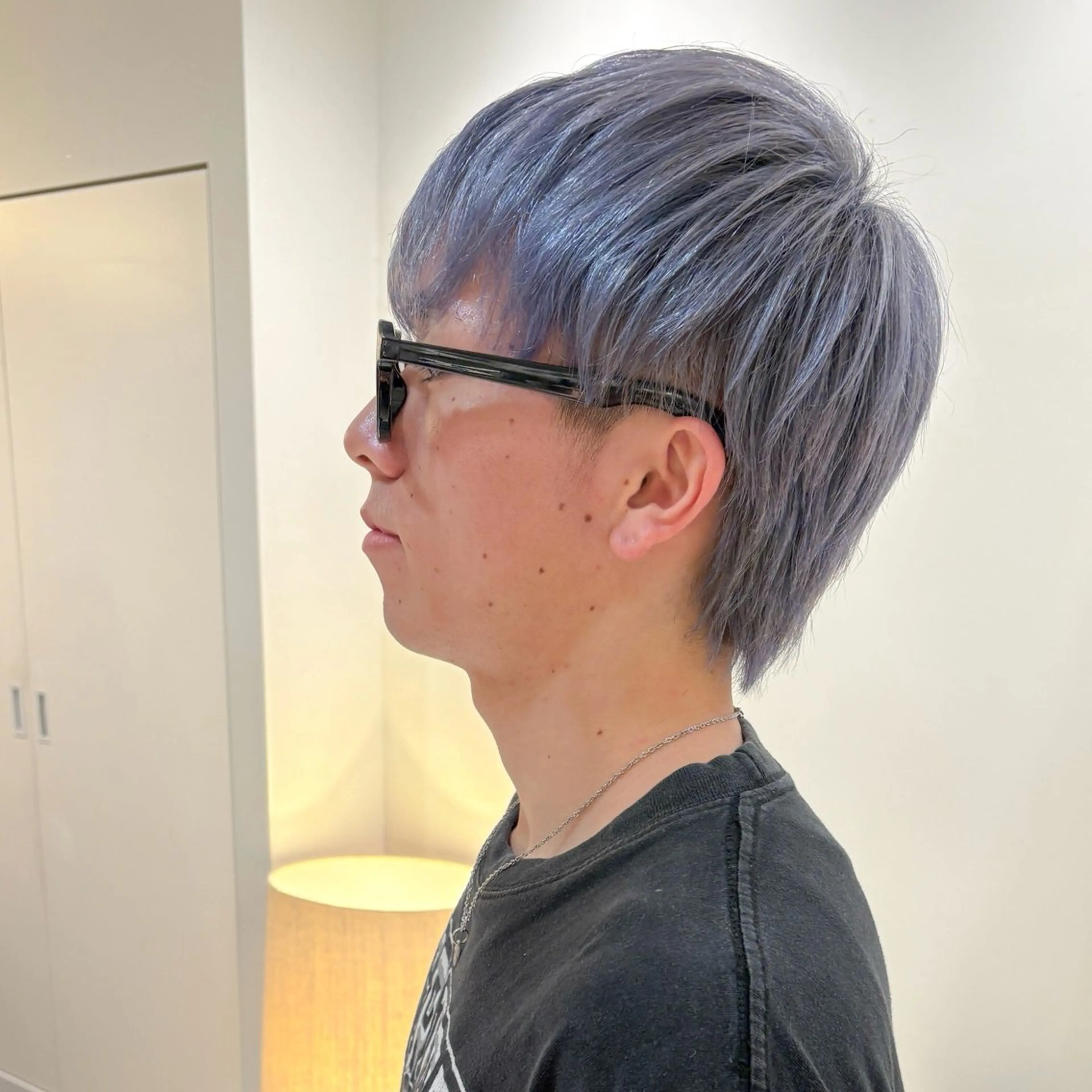 ショート カラー メンズ メンズブリーチ ブリーチ ブルーカラー ブルーラベンダー 透明感カラー 安西 香利奈のヘアスタイル