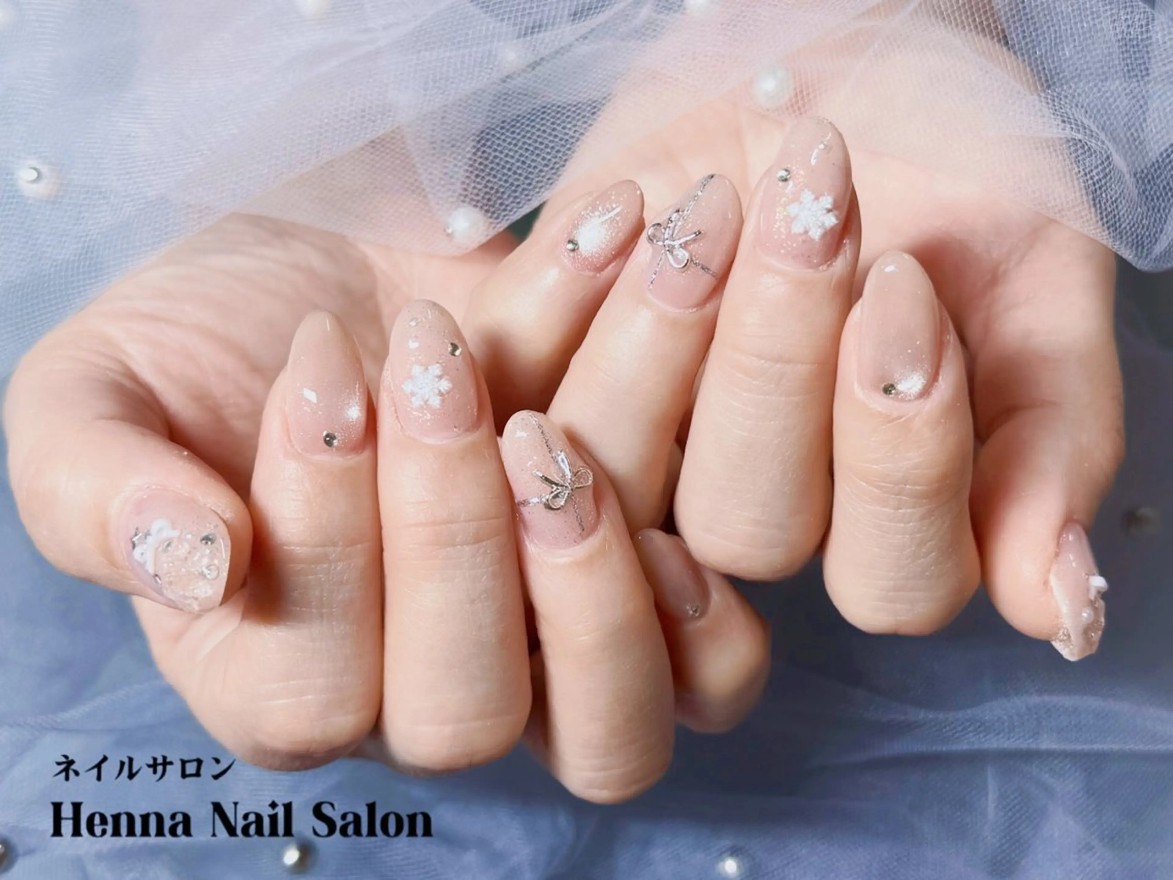 ネイル ハンドネイル Henna Kongssalonのネイルデザイン