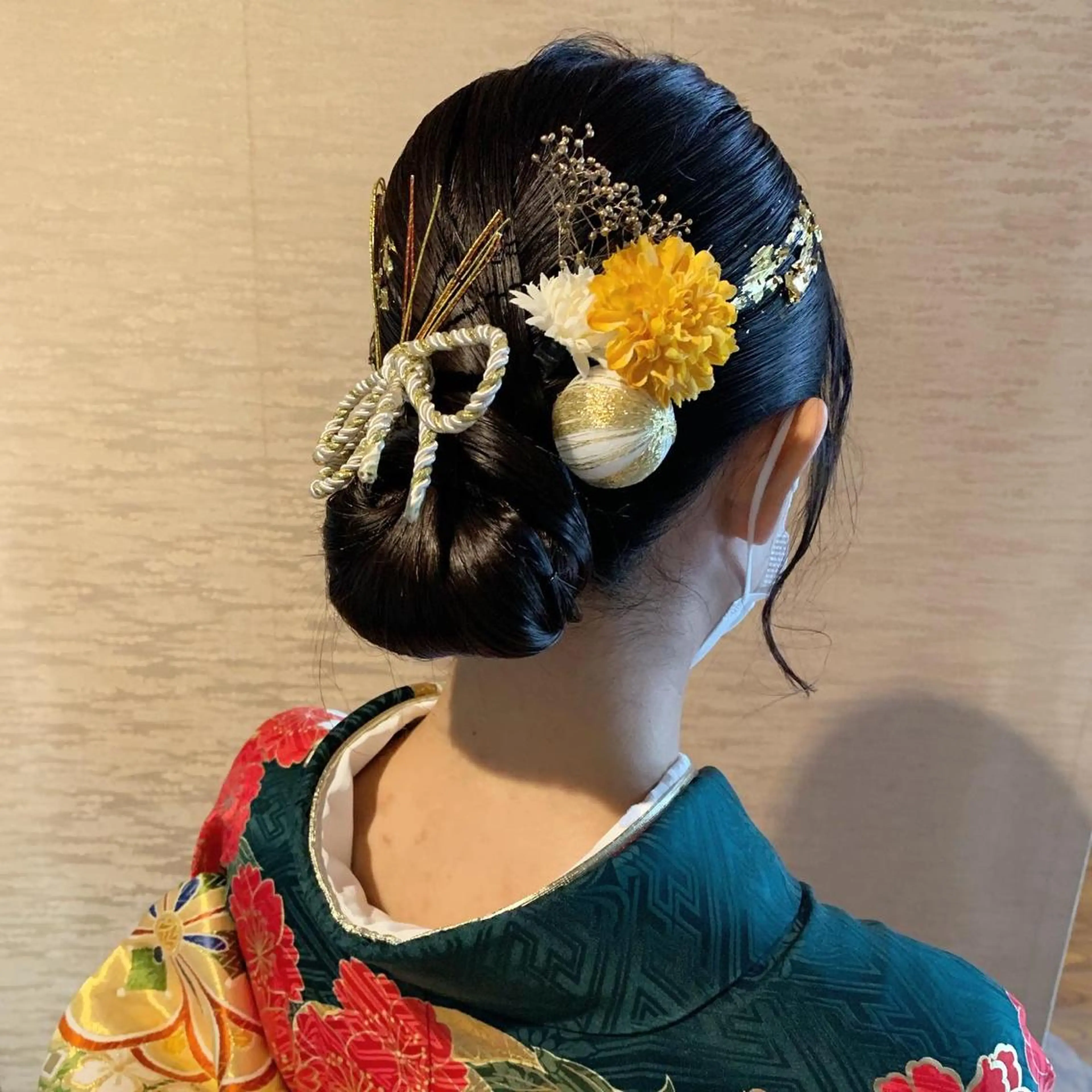 ヘアアレンジ 着付け SAKINO. ベージュカラーのヘアスタイル