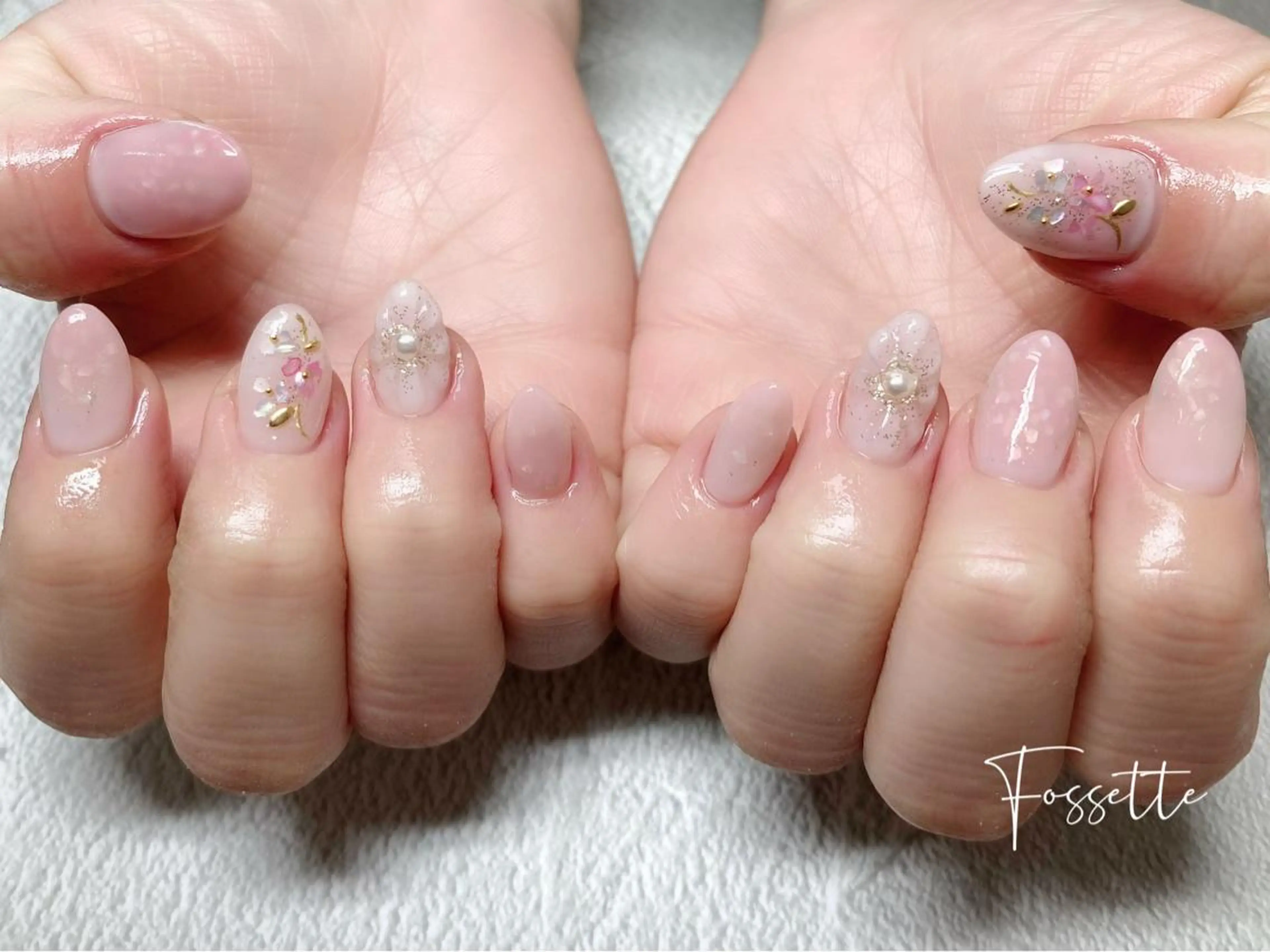 ネイル フラワーネイル ニュアンスネイル 春ネイル ブライダルネイル nailsalon Fossetteのネイルデザイン