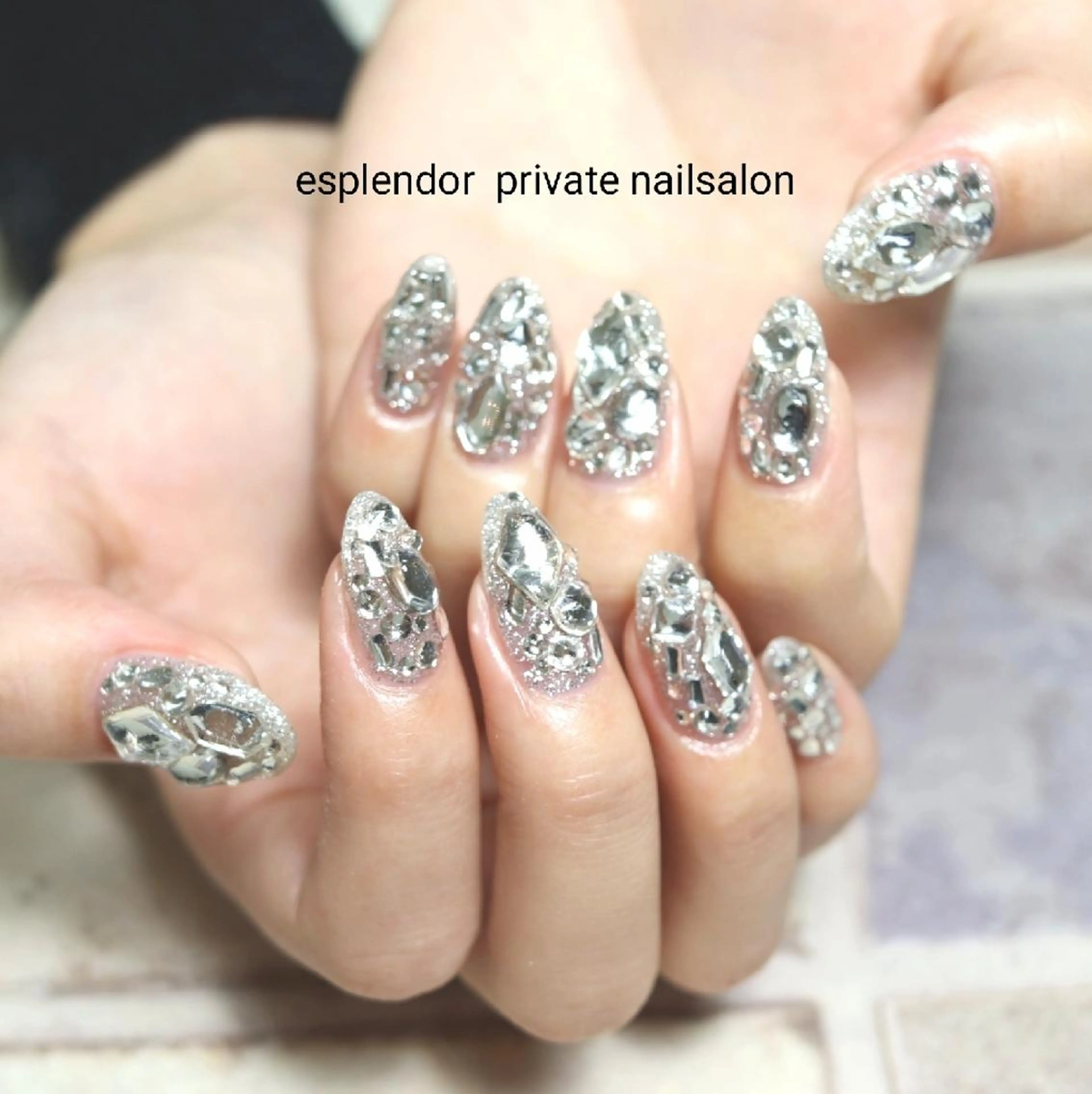 ネイル キラキラネイル ストーンネイル ハンドネイル ハンドケア esplendor  エスプレンドル所属・esplendor  小野寺のネイルデザイン