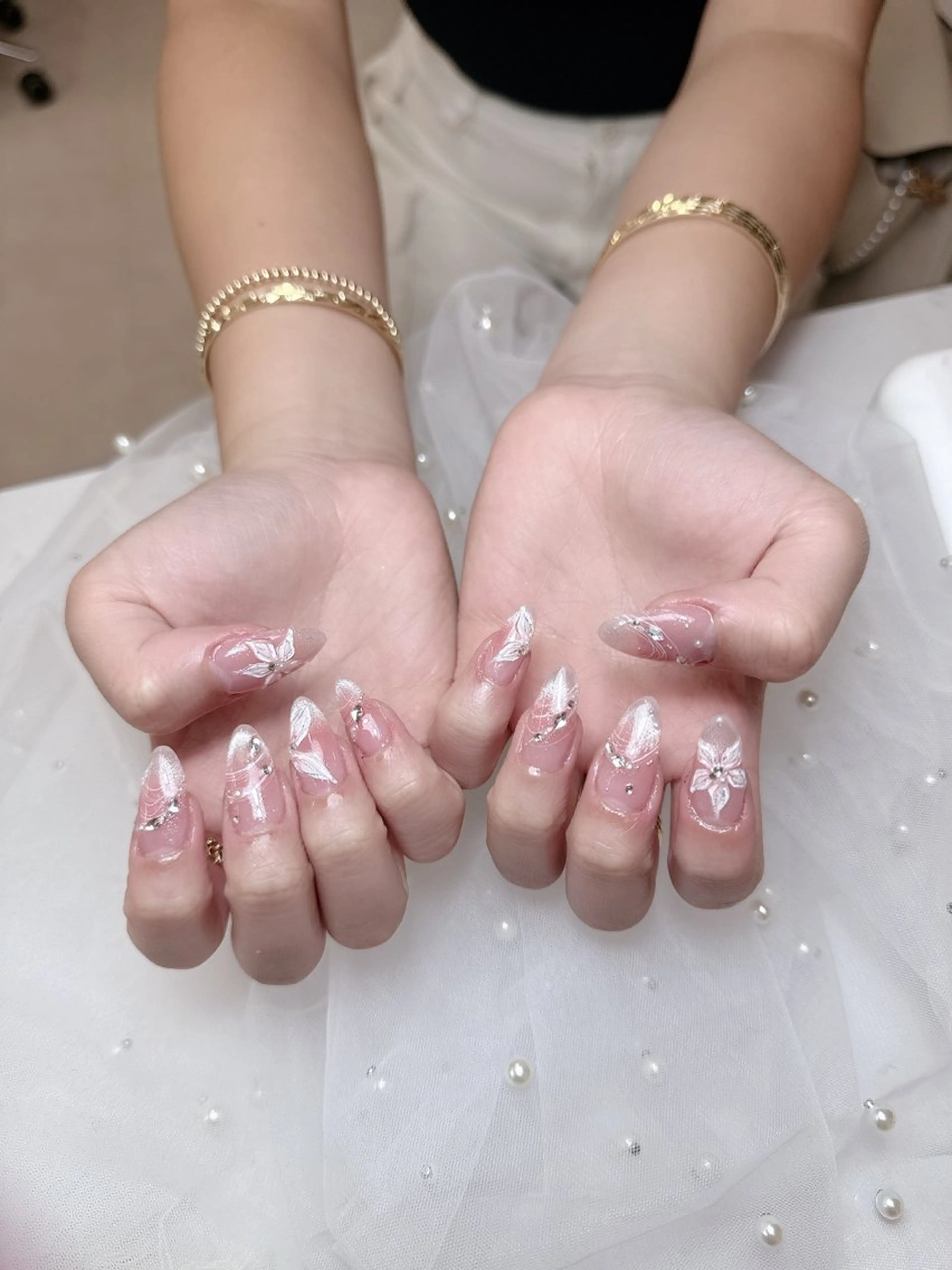 ネイル オーロラネイル フレンチネイル ジェルネイル ガラスフレンチ グラデーション ハンドネイル viet phe所属・Vp ネイルのネイルデザイン