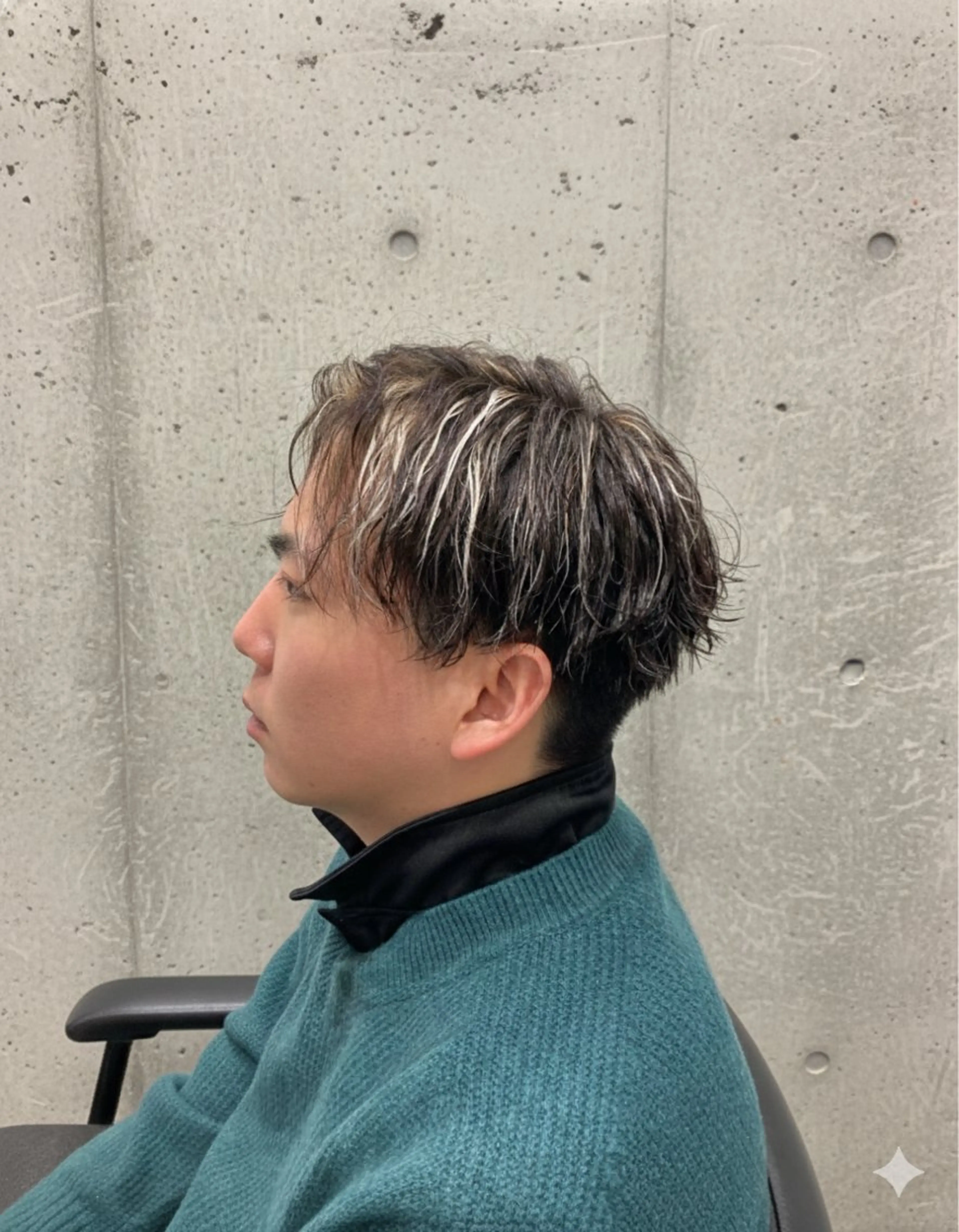 ショート カラー パーマ メンズ メンズハイライト メンズパーマ 波巻きパーマ ハイライトカラー シルバー カット ヘアカラー パーマ メンズ特化パーマ ハイライト/比嘉のヘアスタイル