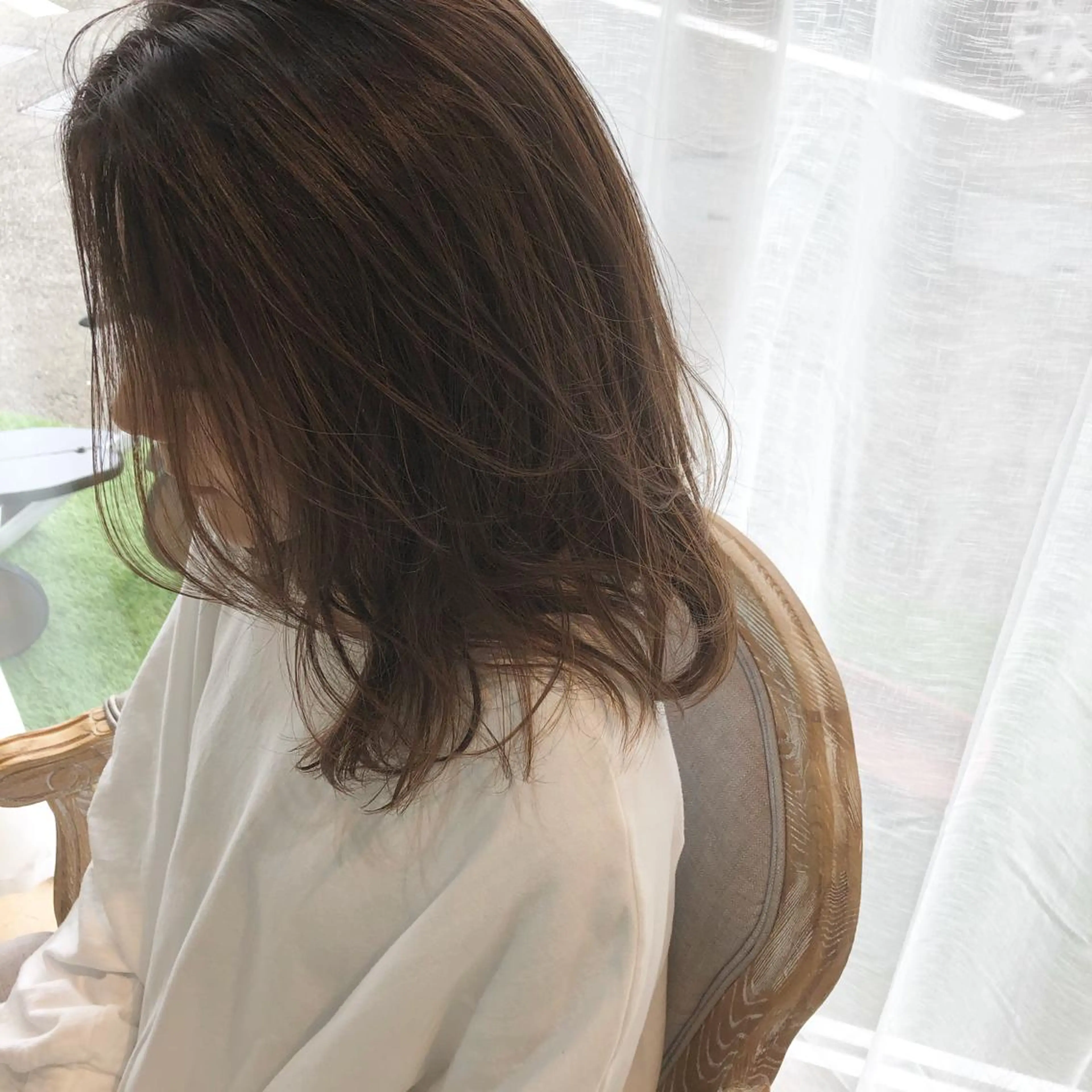 ミディアム カット ヘアカラー トリートメント ＨＩ ROのヘアスタイル