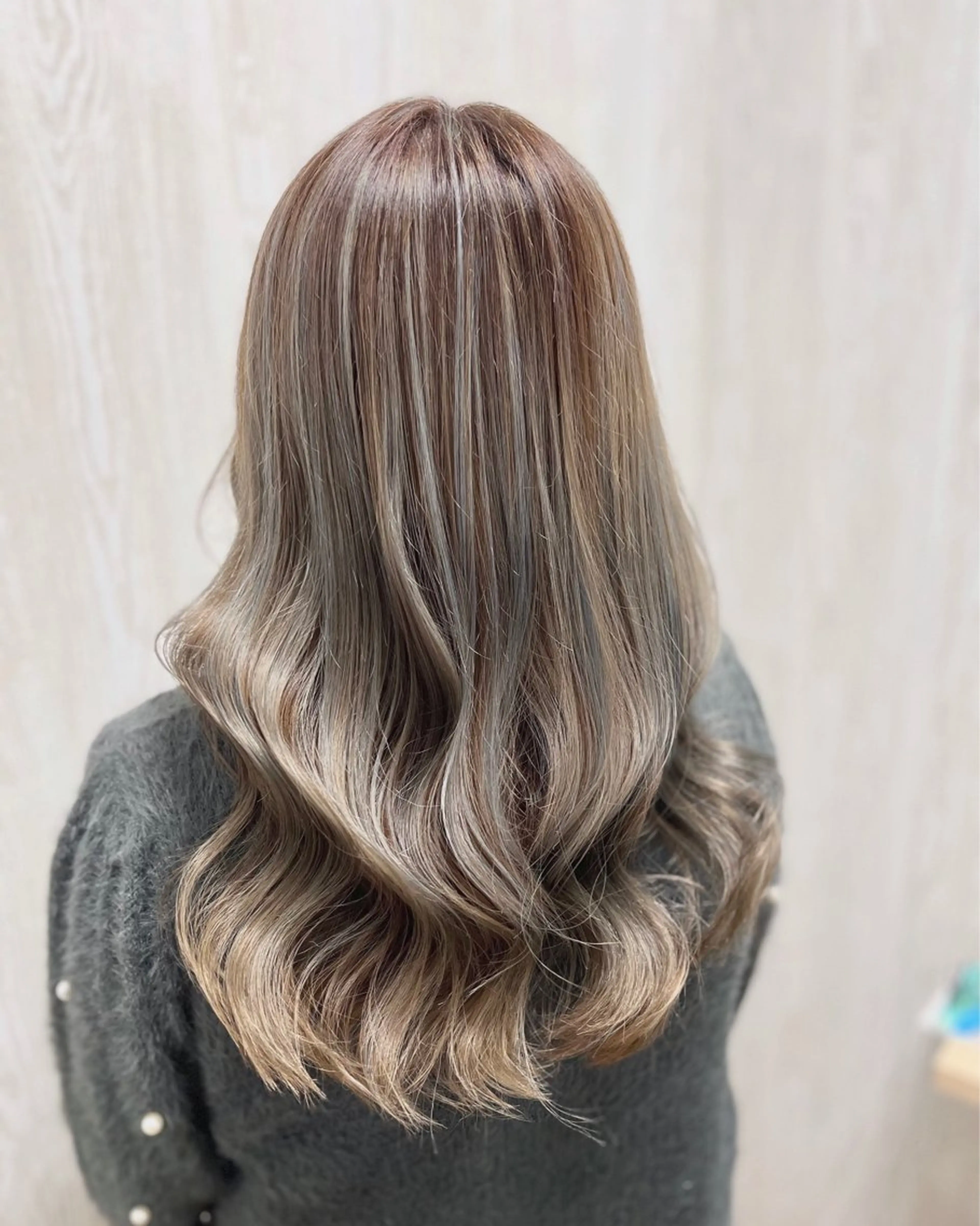 ロング ハイライト カット ヘアカラー トリートメント 渡邉 三香子のヘアスタイル